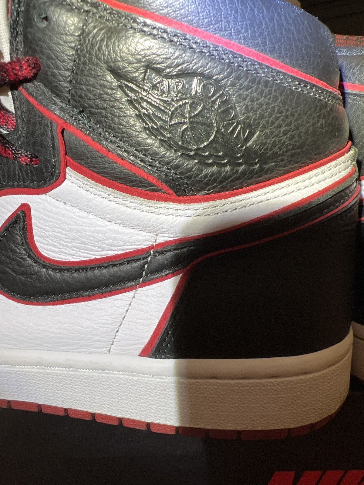 Jordan Brand Jordan 1 Retro High Bloodline 2019 Size US 10.5 / EU 43-44 - 18 Thumbnail