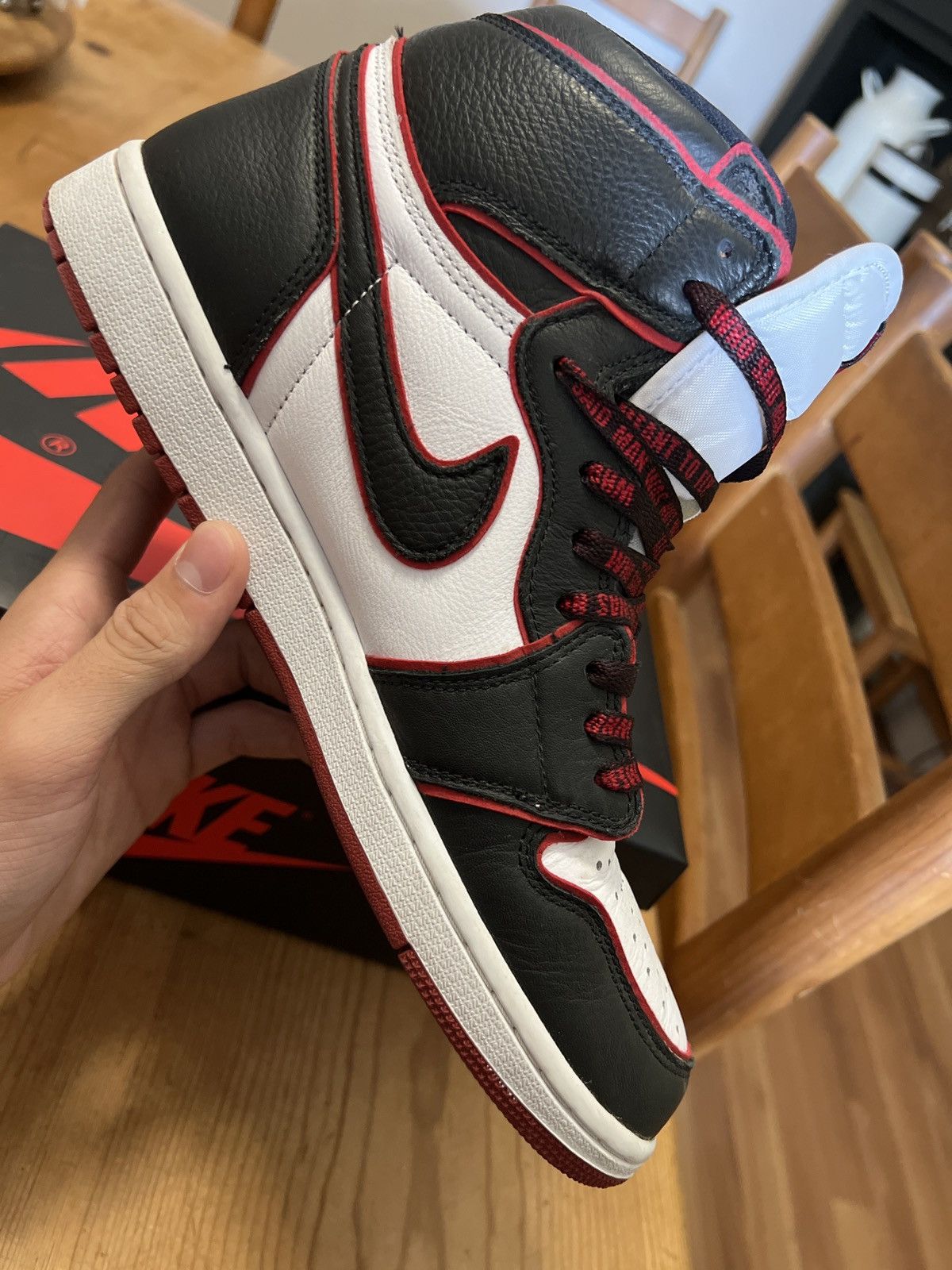 Jordan Brand Jordan 1 Retro High Bloodline 2019 Size US 10.5 / EU 43-44 - 7 Thumbnail