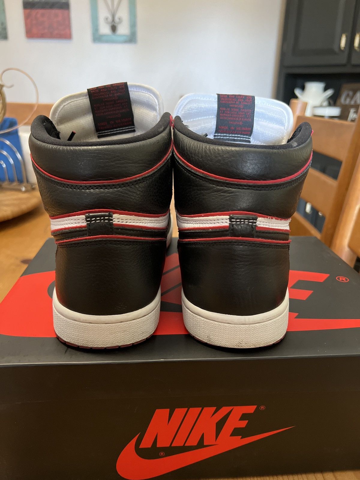 Jordan Brand Jordan 1 Retro High Bloodline 2019 Size US 10.5 / EU 43-44 - 9 Thumbnail