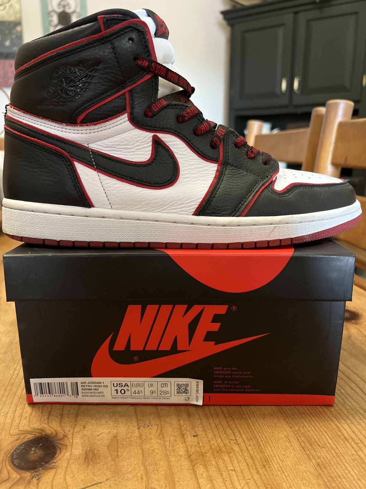 Jordan Brand Jordan 1 Retro High Bloodline 2019 Size US 10.5 / EU 43-44 - 3 Thumbnail