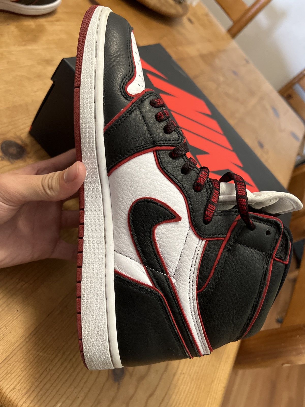 Jordan Brand Jordan 1 Retro High Bloodline 2019 Size US 10.5 / EU 43-44 - 6 Thumbnail