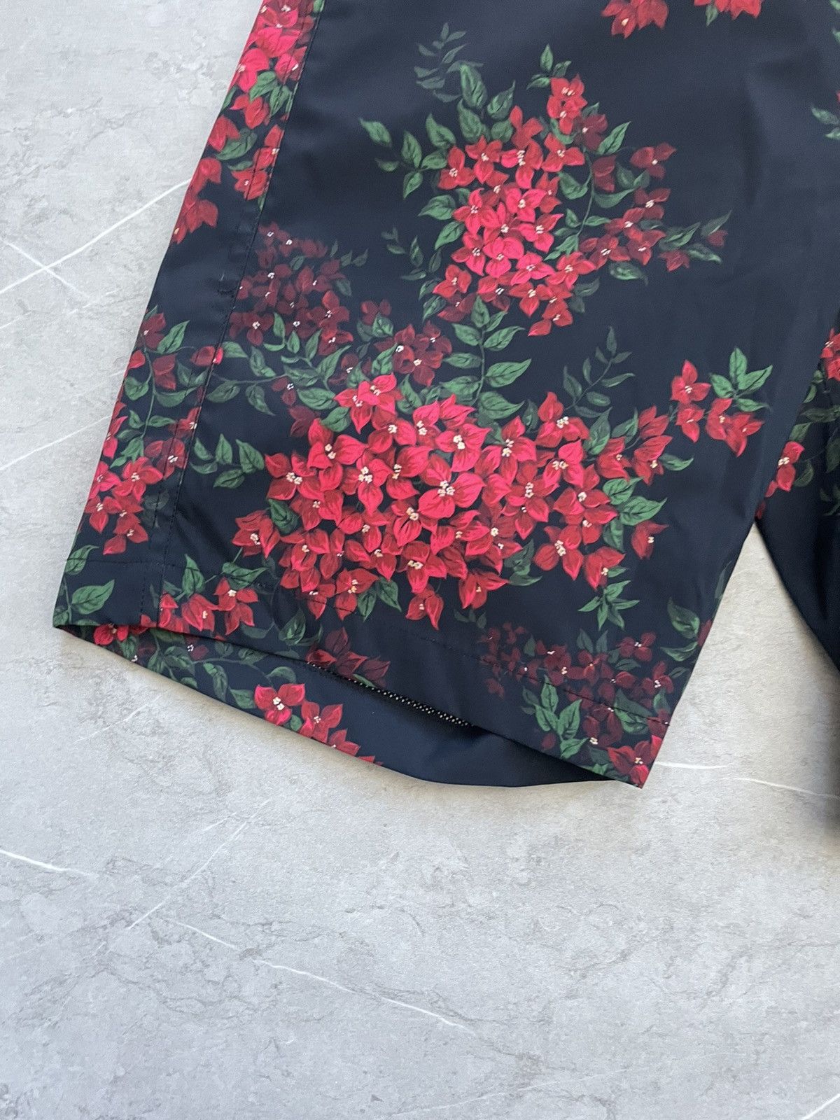 John Elliott UNWORN* Floral swim shorts size 1 Size US 30 / EU 46 - 3 Thumbnail