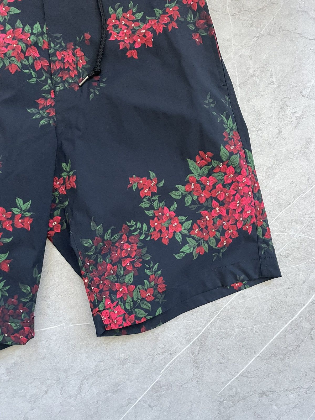 John Elliott UNWORN* Floral swim shorts size 1 Size US 30 / EU 46 - 2 Thumbnail