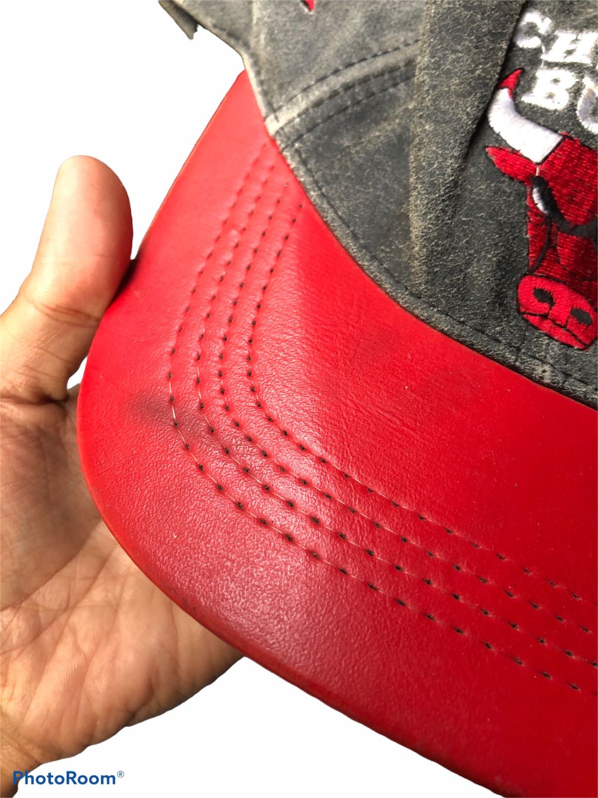 NBA × Vintage 90's CHICAGO BULLS LEATHER SNAPBACK CAP Size ONE SIZE - 9 Thumbnail