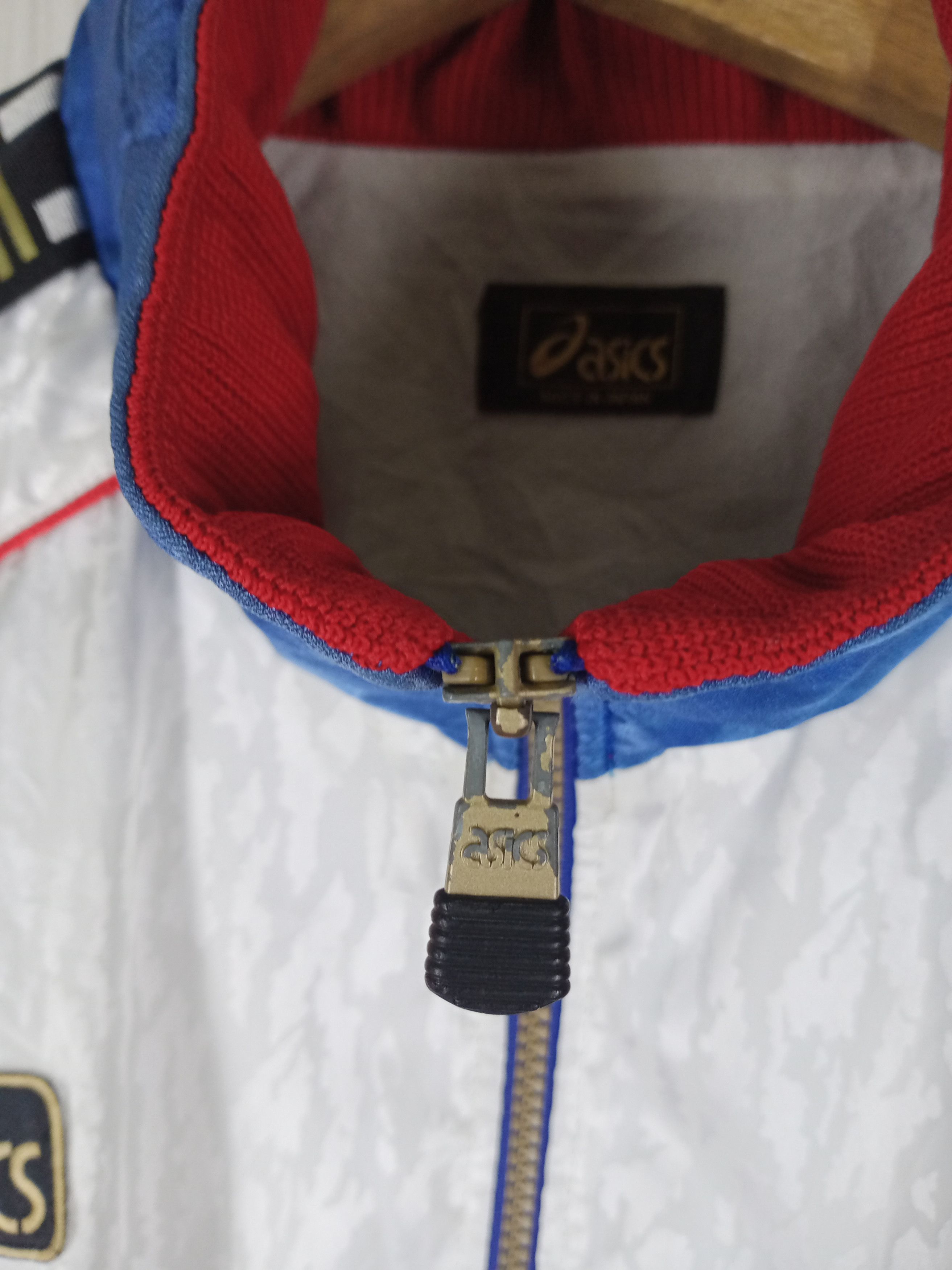 Asics Vintage 80s Asics Football Gear Big Logo Jacket Size US L / EU 52-54 / 3 - 7 Thumbnail