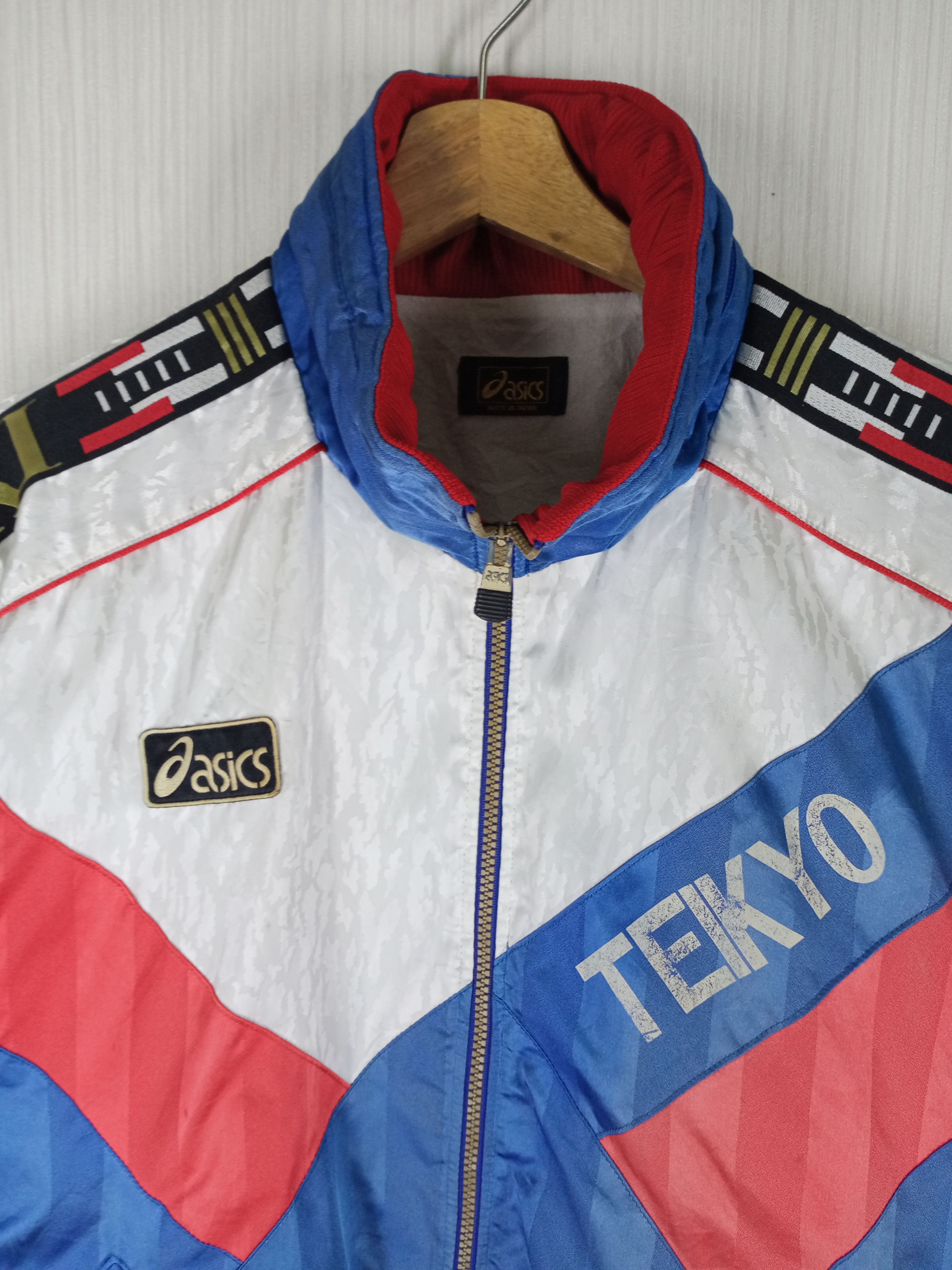 Asics Vintage 80s Asics Football Gear Big Logo Jacket Size US L / EU 52-54 / 3 - 12 Thumbnail