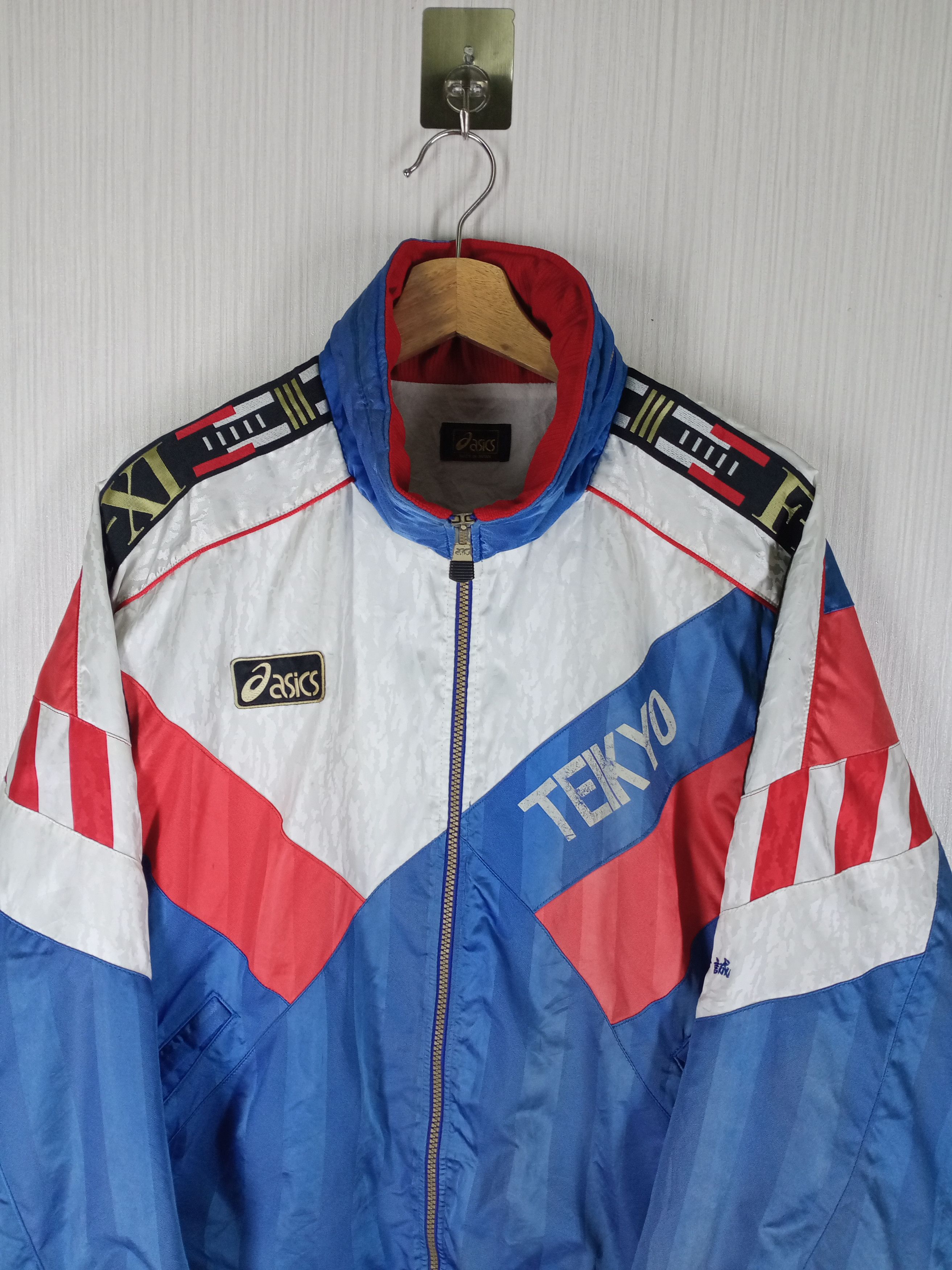 Asics Vintage 80s Asics Football Gear Big Logo Jacket Size US L / EU 52-54 / 3 - 4 Thumbnail