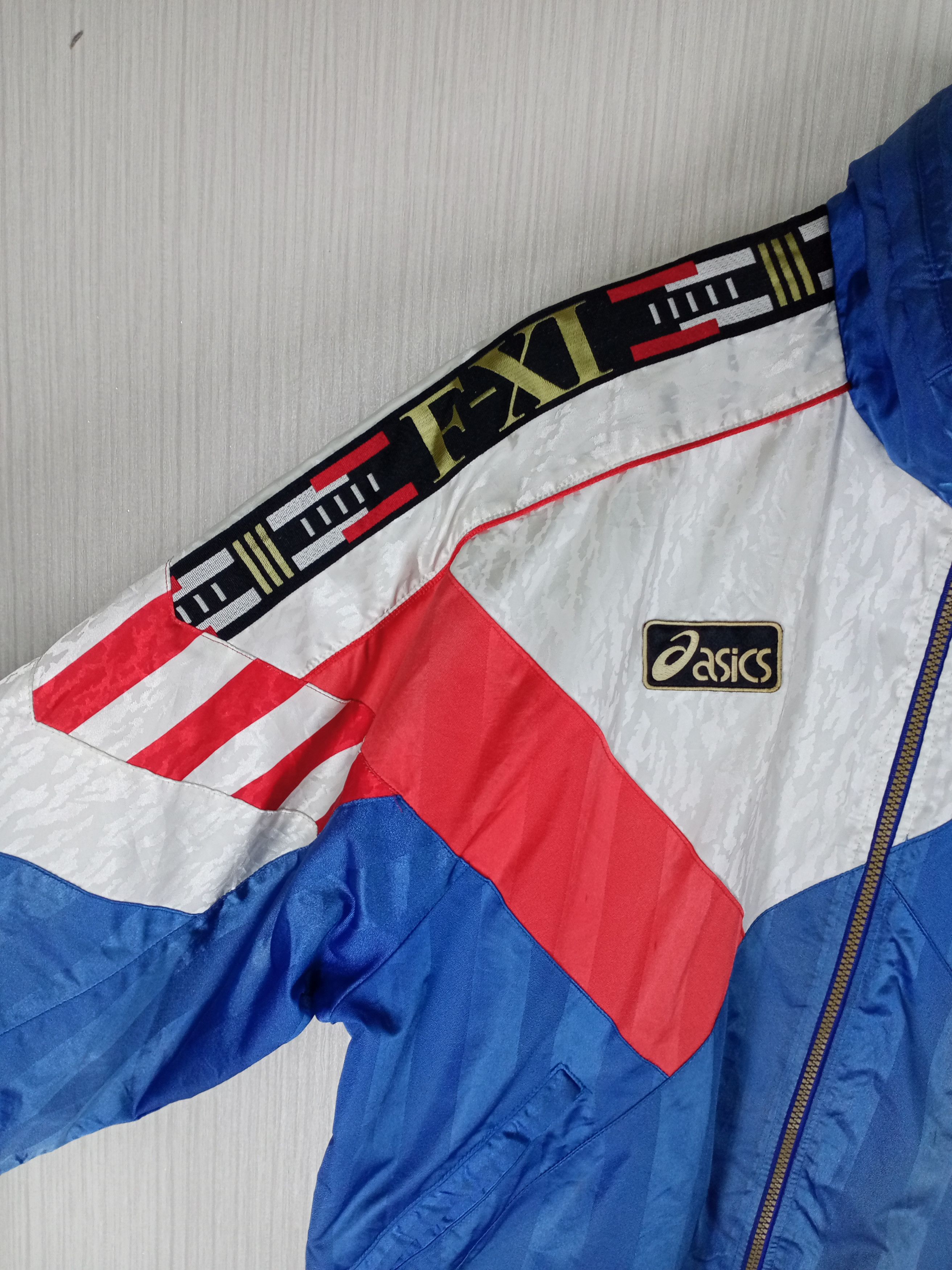 Asics Vintage 80s Asics Football Gear Big Logo Jacket Size US L / EU 52-54 / 3 - 5 Thumbnail