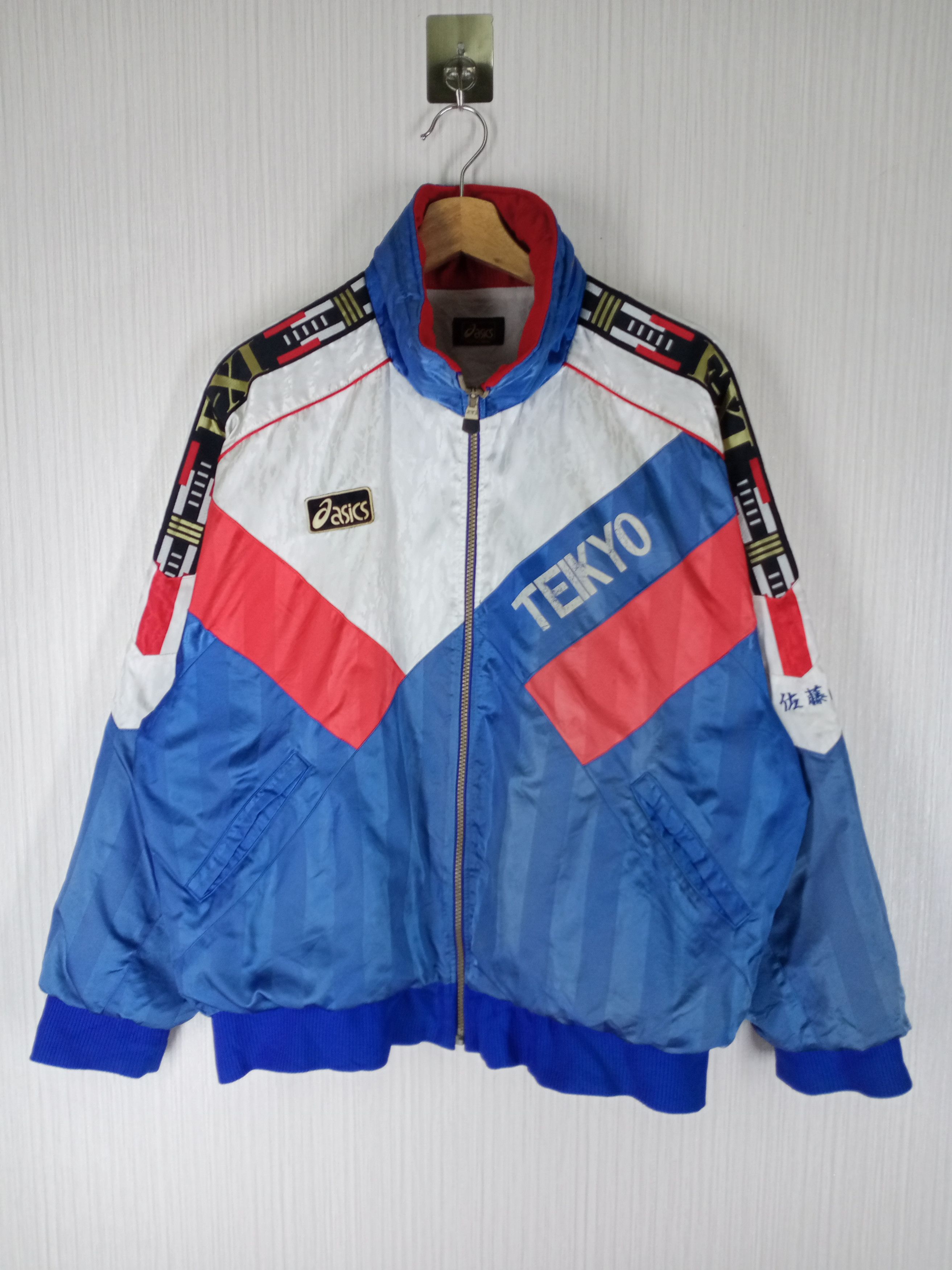 Asics Vintage 80s Asics Football Gear Big Logo Jacket Size US L / EU 52-54 / 3 - 11 Thumbnail