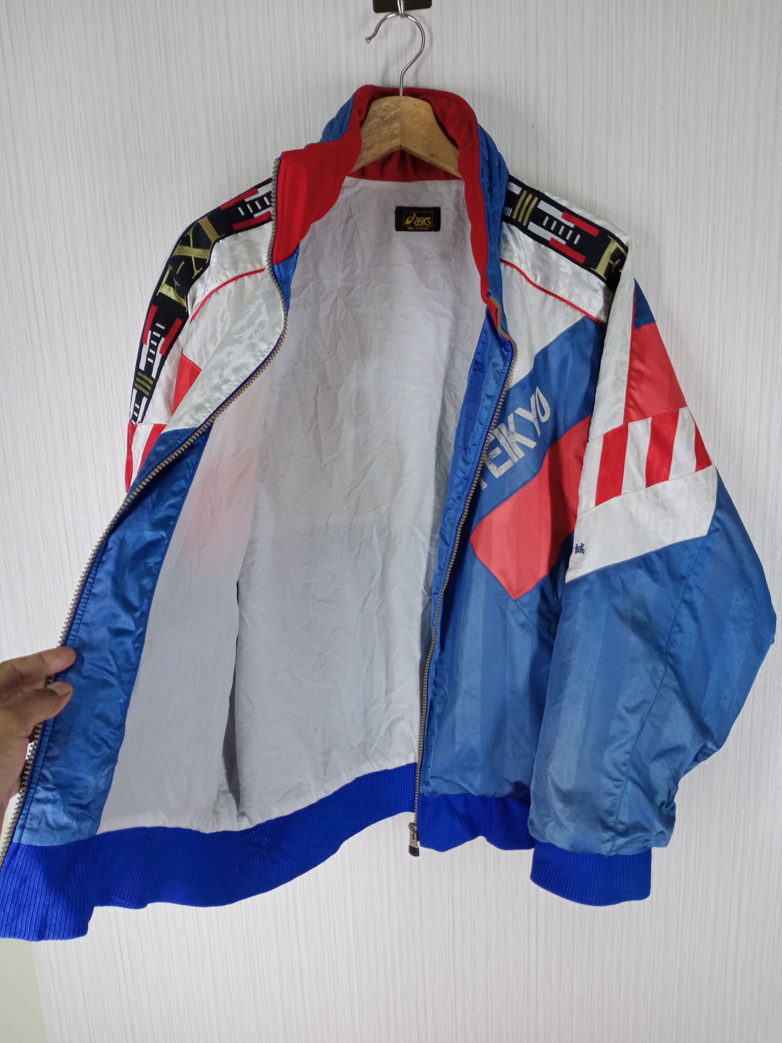 Asics Vintage 80s Asics Football Gear Big Logo Jacket Size US L / EU 52-54 / 3 - 9 Thumbnail