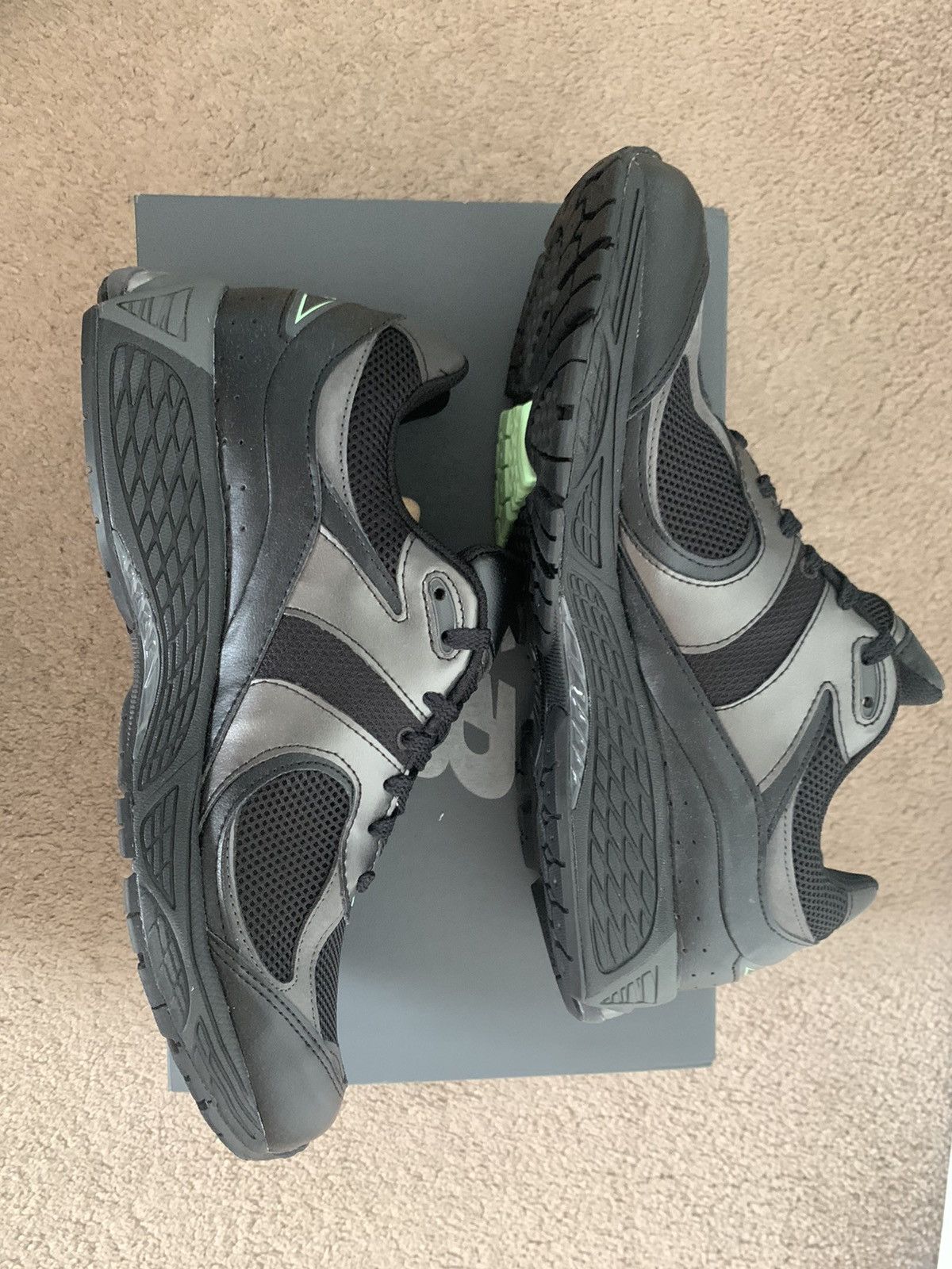 New Balance New Balance 2002R Black Size US 12 / EU 45 - 3 Thumbnail