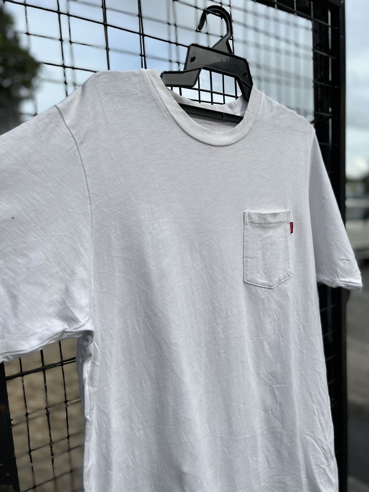 Supreme Supreme tee single pocket white plain Size US L / EU 52-54 / 3 - 4 Thumbnail