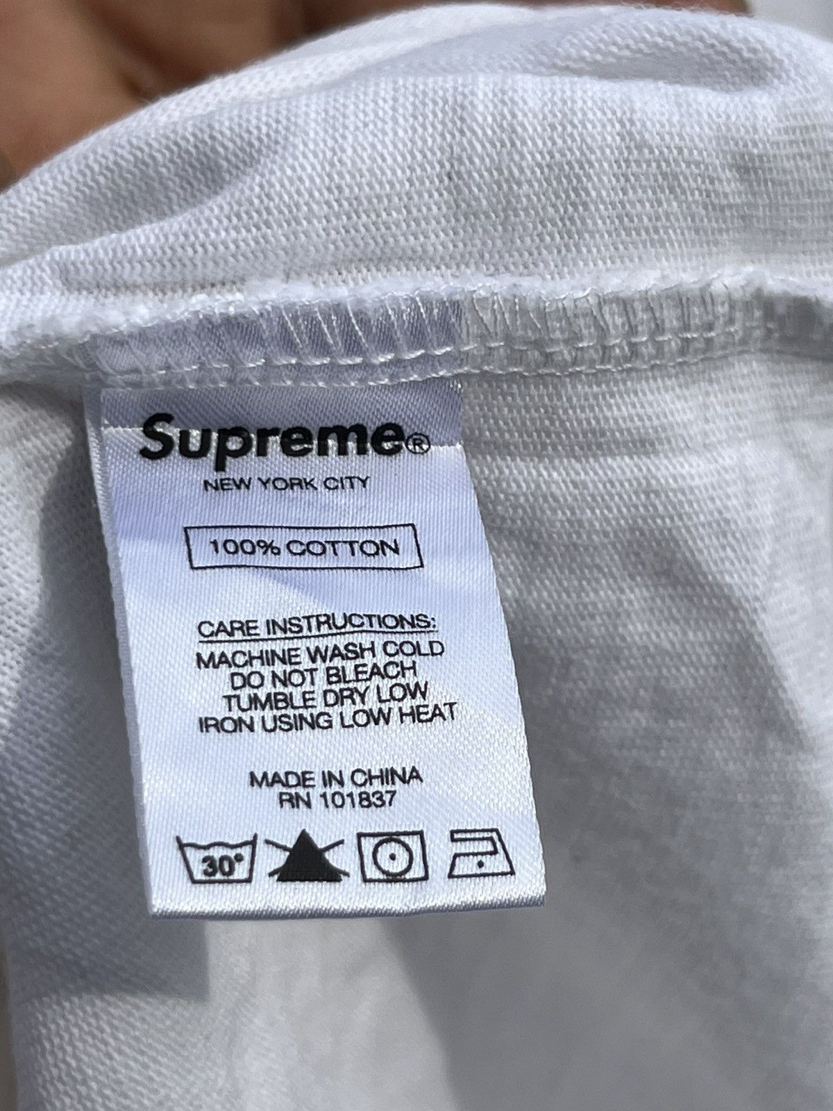 Supreme Supreme tee single pocket white plain Size US L / EU 52-54 / 3 - 9 Thumbnail