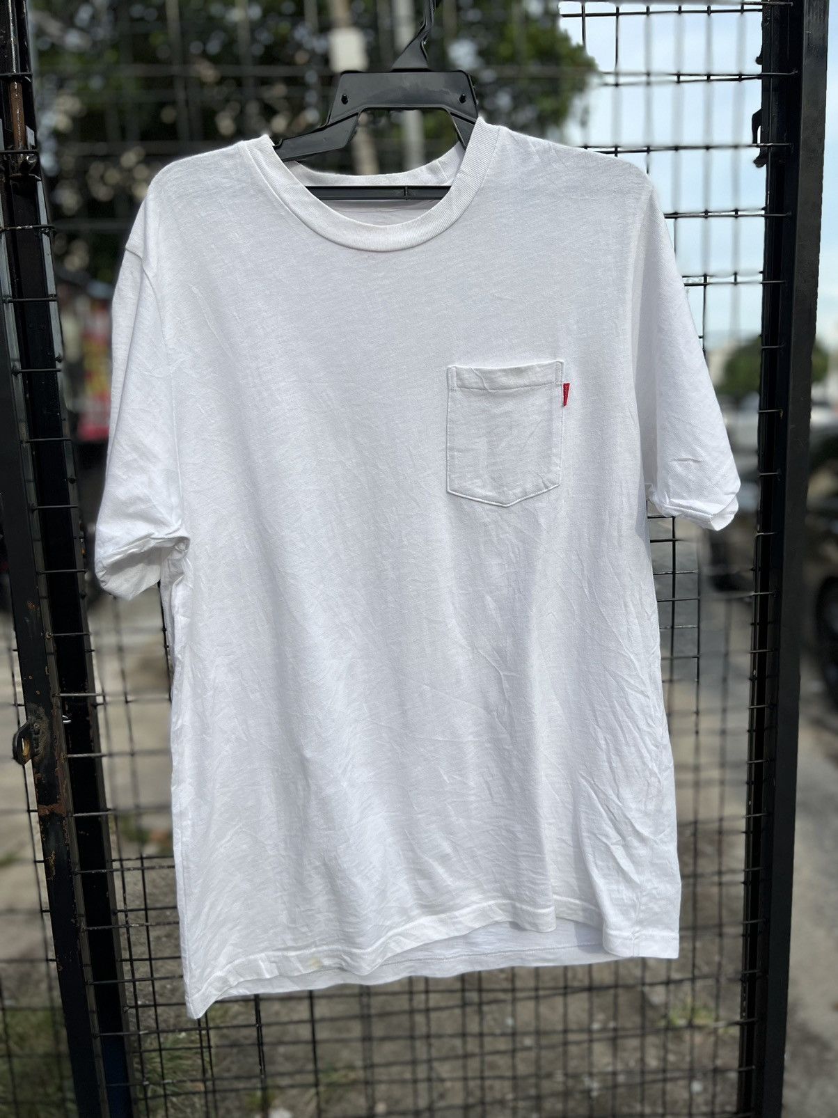 Supreme Supreme tee single pocket white plain Size US L / EU 52-54 / 3 - 1 Thumbnail