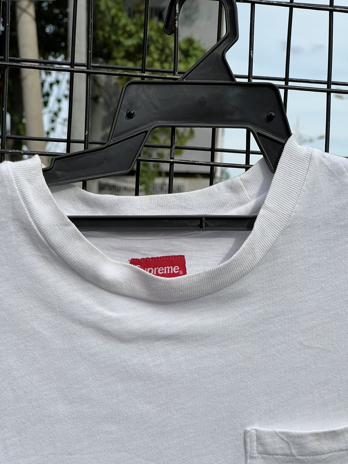 Supreme Supreme tee single pocket white plain Size US L / EU 52-54 / 3 - 2 Thumbnail
