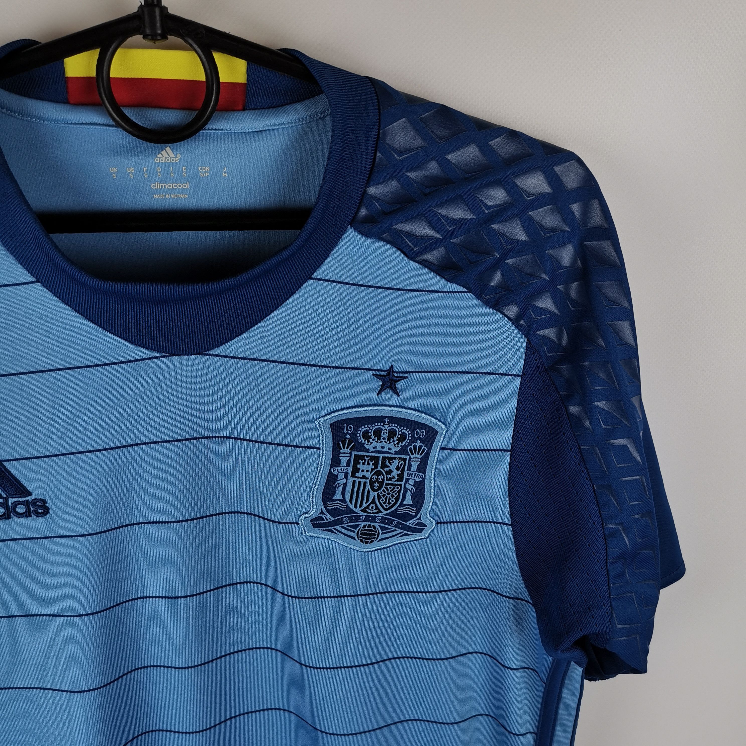Adidas Adidas Spain 2016 goalkeeper jersey soccer football Size US S / EU 44-46 / 1 - 3 Thumbnail
