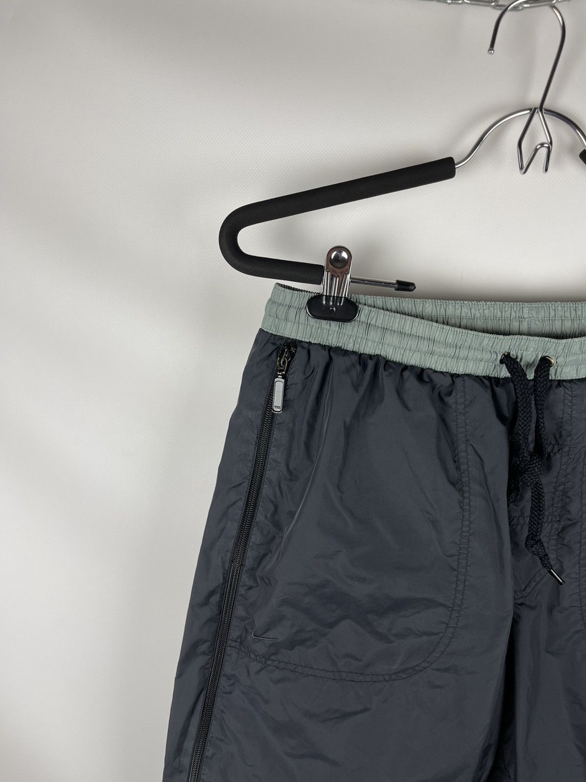 Nike Nike vintage y2k hype zipper nylon black green hype shorts Size US 32 / EU 48 - 3 Thumbnail