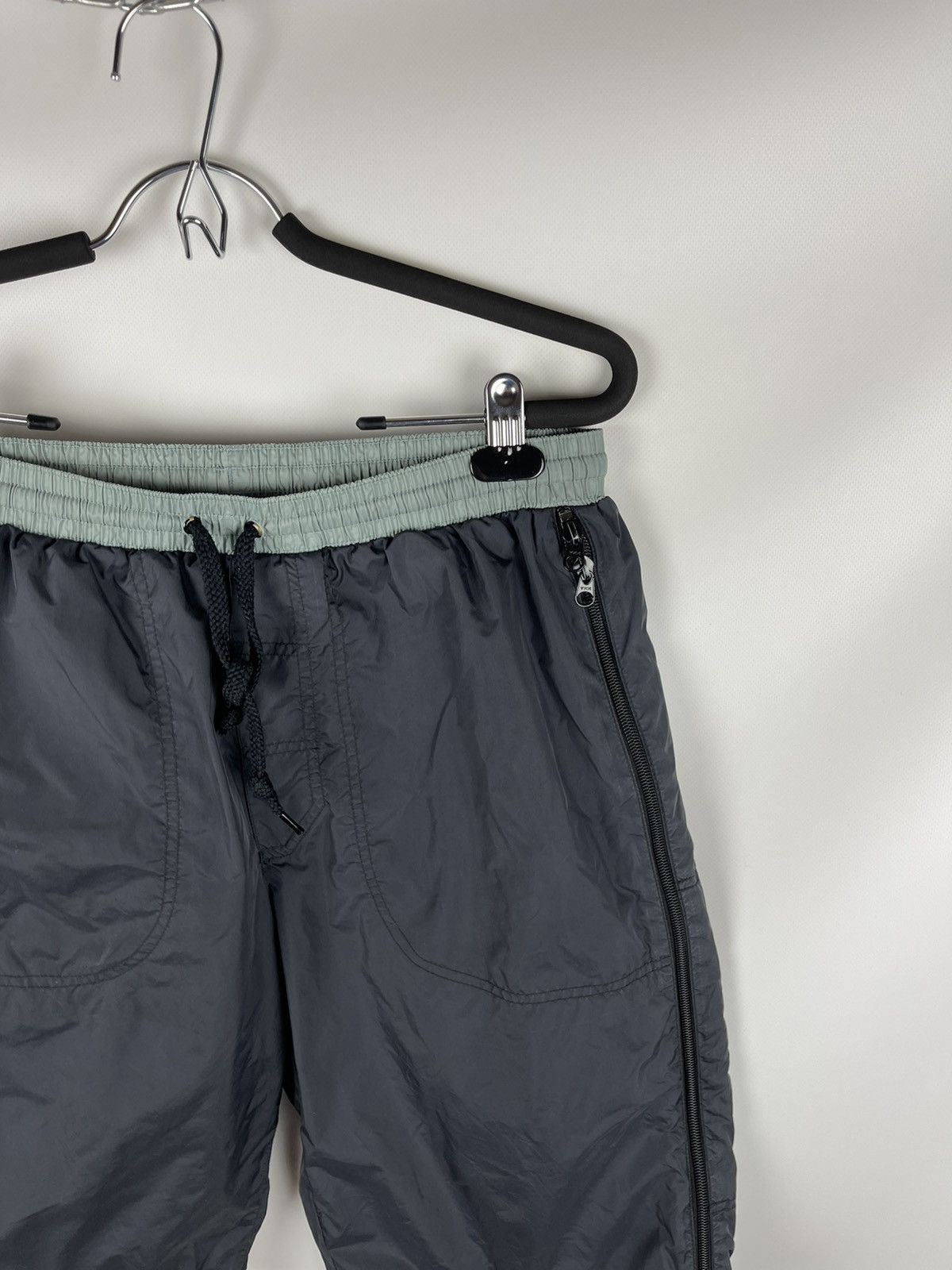 Nike Nike vintage y2k hype zipper nylon black green hype shorts Size US 32 / EU 48 - 6 Thumbnail