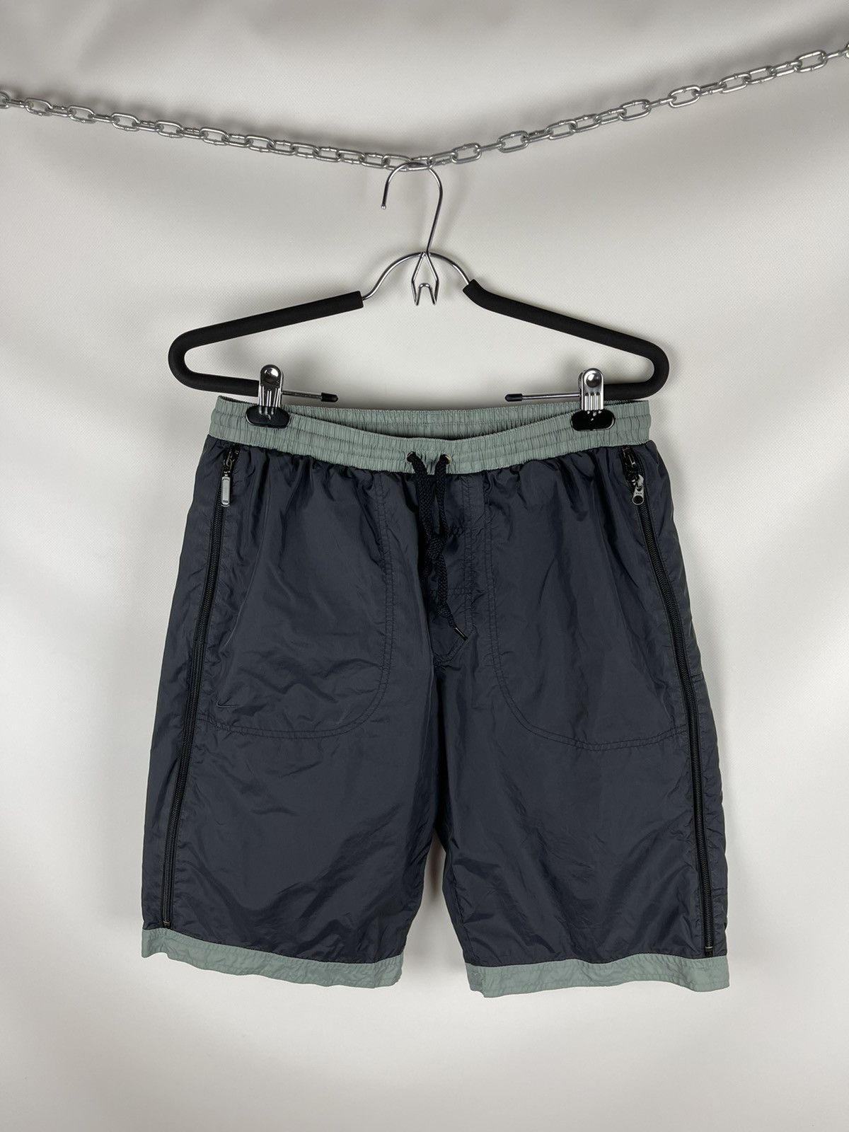 Nike Nike vintage y2k hype zipper nylon black green hype shorts Size US 32 / EU 48 - 1 Thumbnail