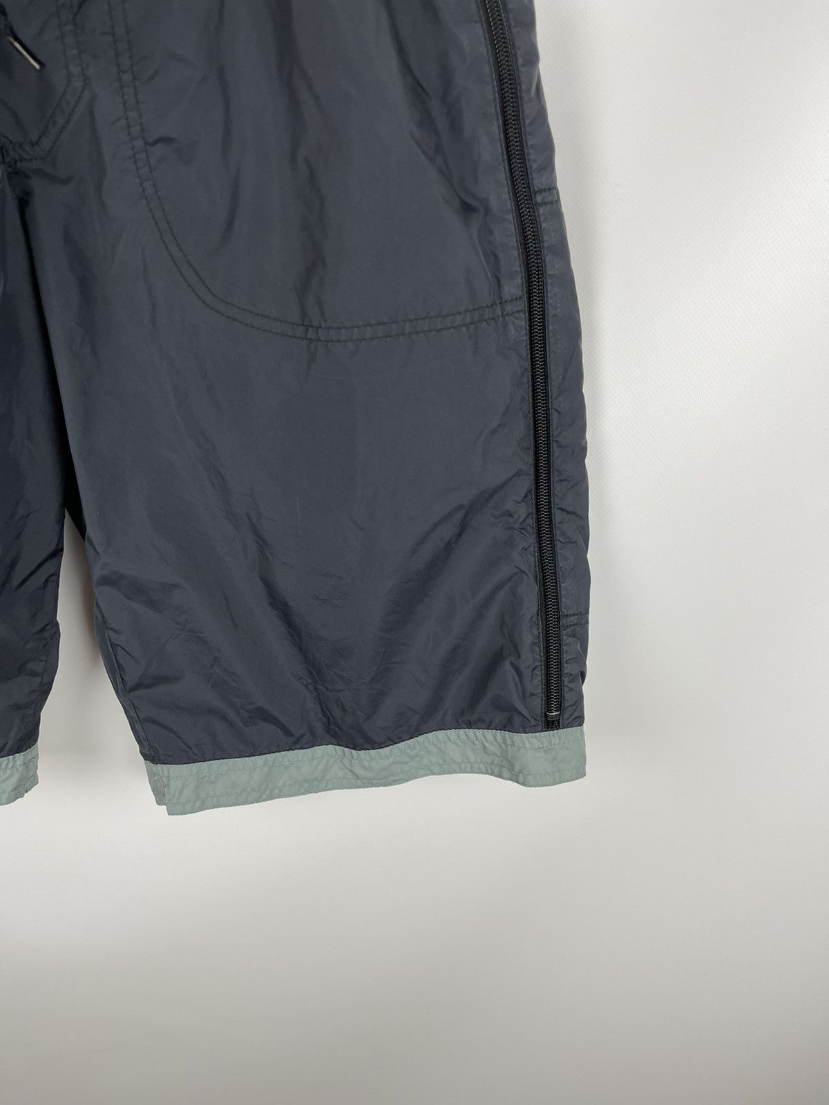 Nike Nike vintage y2k hype zipper nylon black green hype shorts Size US 32 / EU 48 - 7 Thumbnail