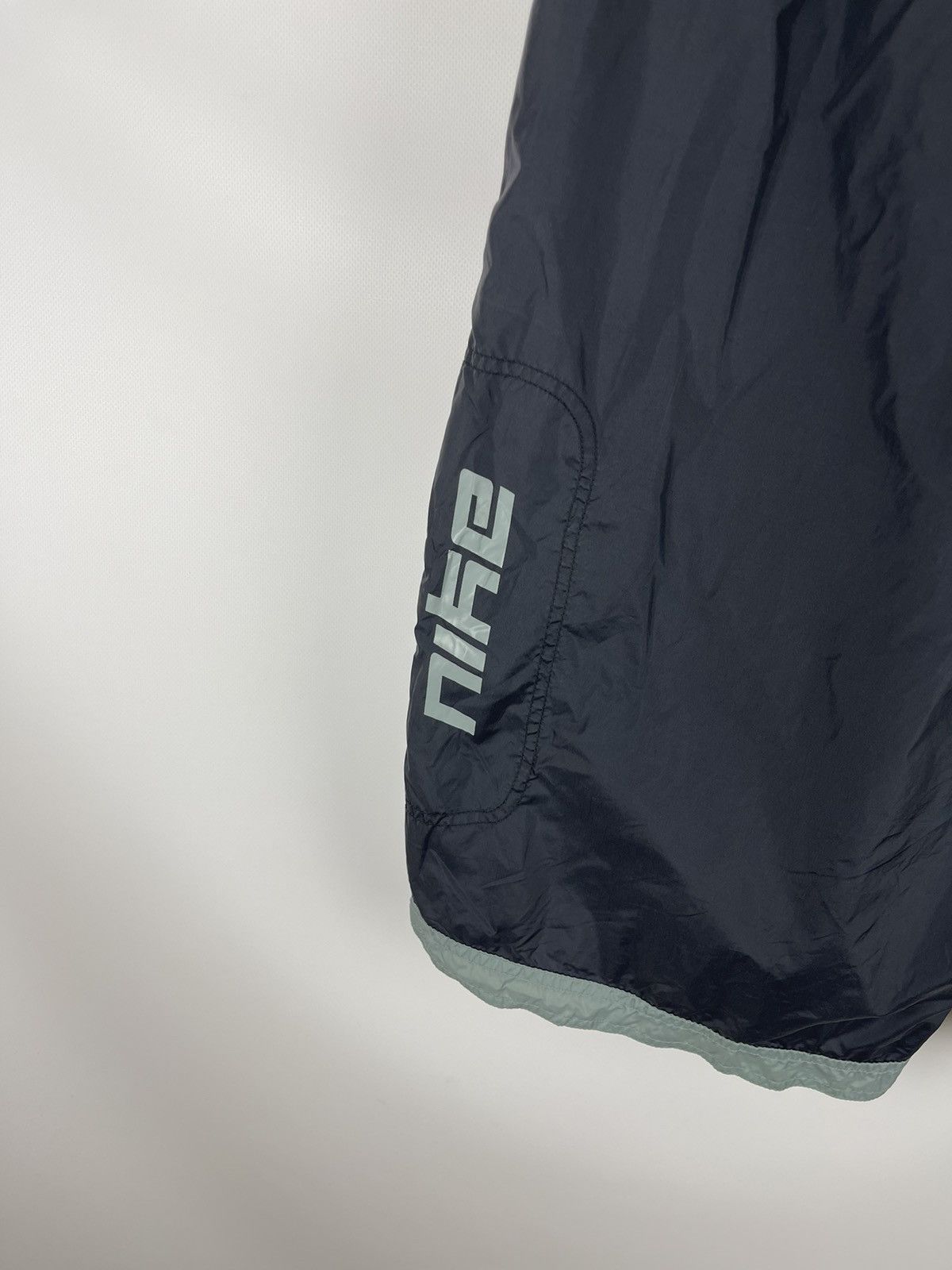 Nike Nike vintage y2k hype zipper nylon black green hype shorts Size US 32 / EU 48 - 4 Thumbnail