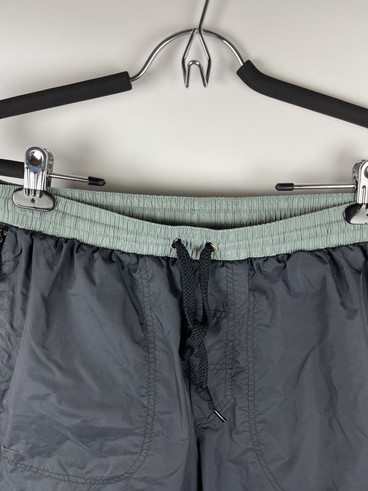 Nike Nike vintage y2k hype zipper nylon black green hype shorts Size US 32 / EU 48 - 8 Thumbnail