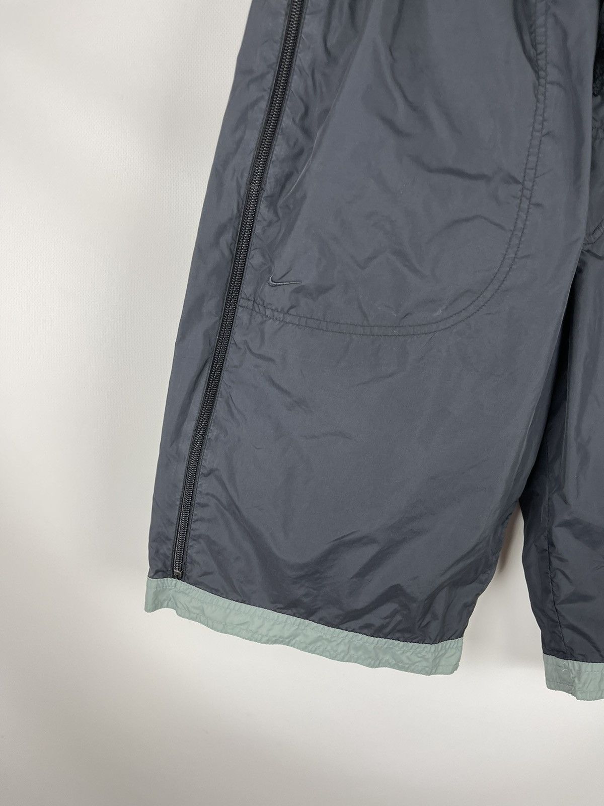 Nike Nike vintage y2k hype zipper nylon black green hype shorts Size US 32 / EU 48 - 5 Thumbnail