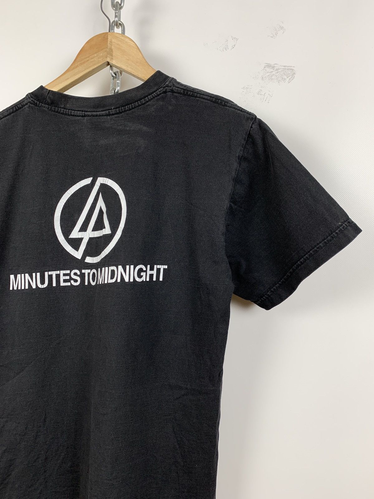 Band Tees Vintage Linkin Park Minutes To Midnight Faded Black T-Shirt Size US S / EU 44-46 / 1 - 7 Thumbnail