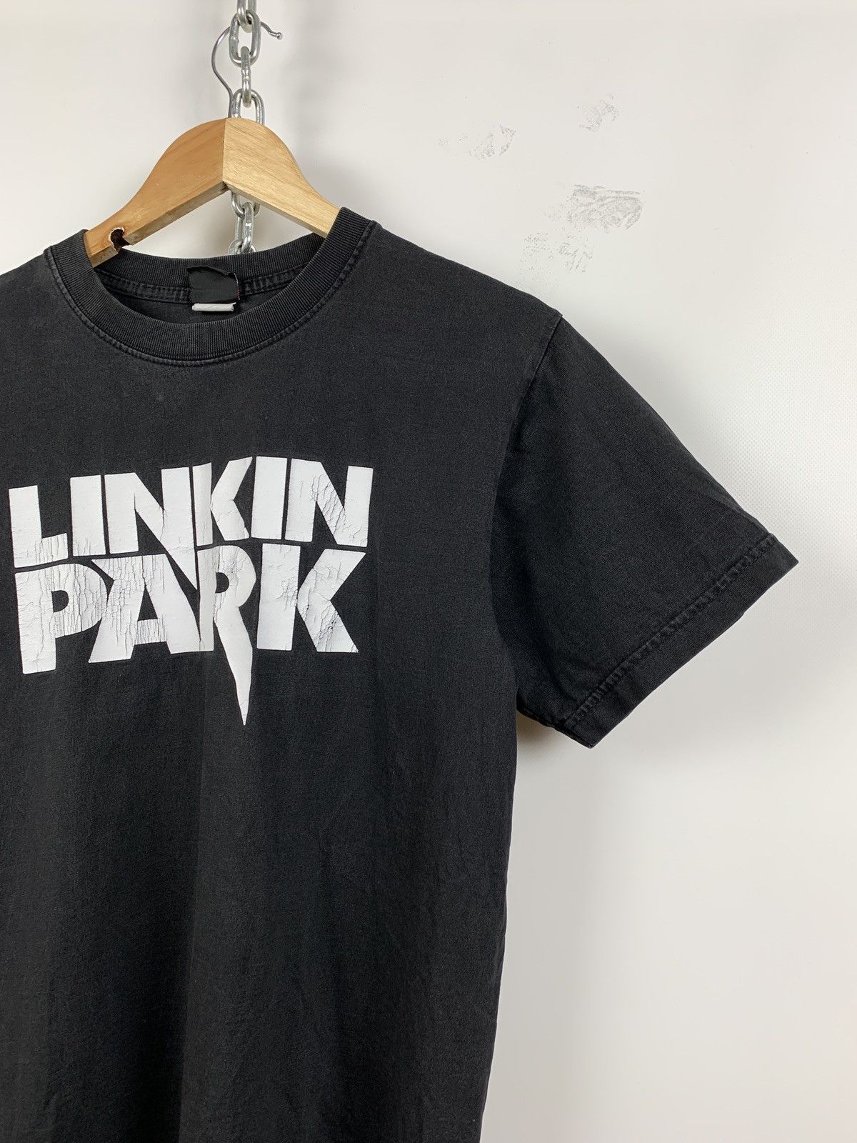 Band Tees Vintage Linkin Park Minutes To Midnight Faded Black T-Shirt Size US S / EU 44-46 / 1 - 5 Thumbnail