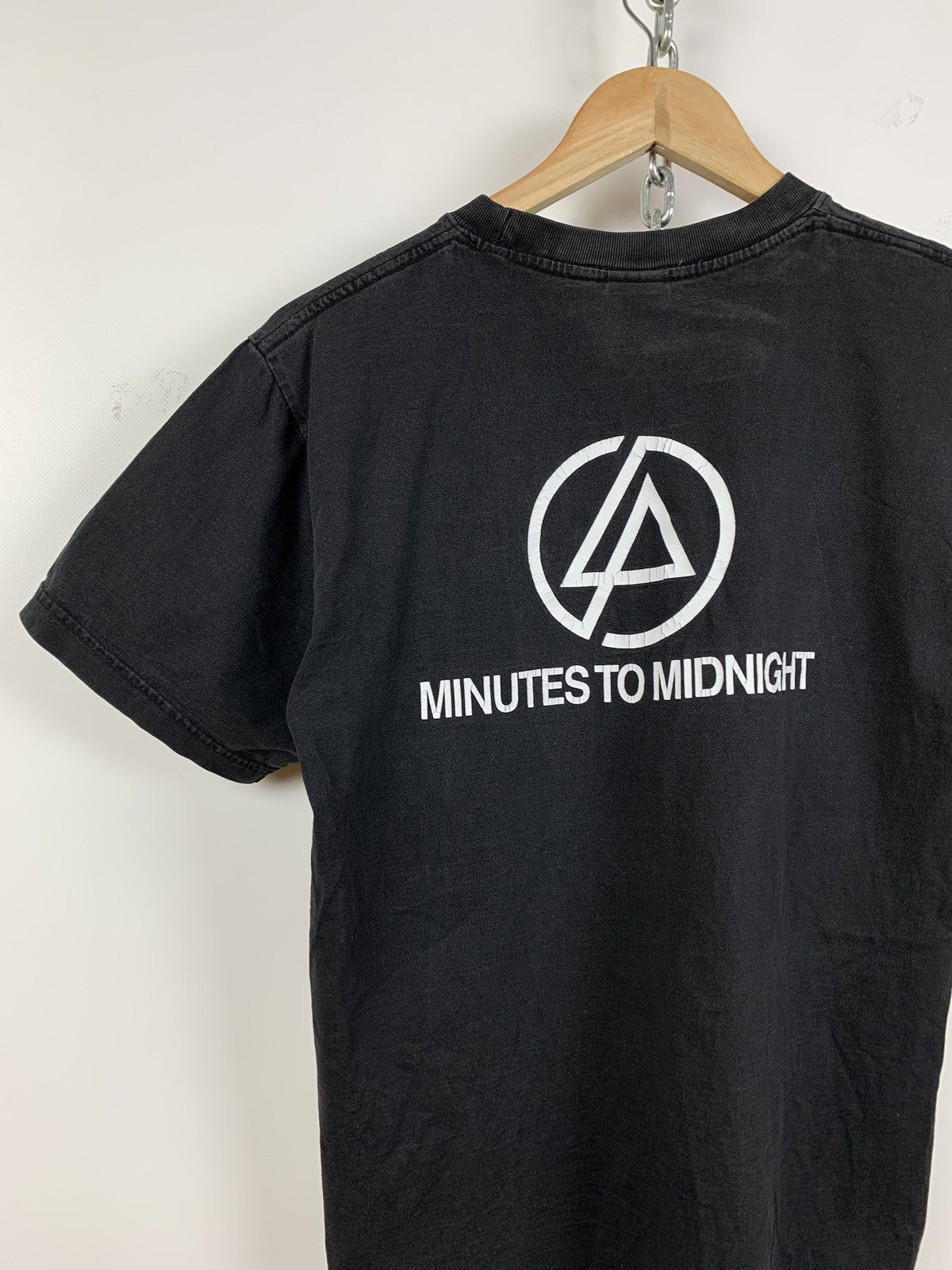 Band Tees Vintage Linkin Park Minutes To Midnight Faded Black T-Shirt Size US S / EU 44-46 / 1 - 6 Thumbnail