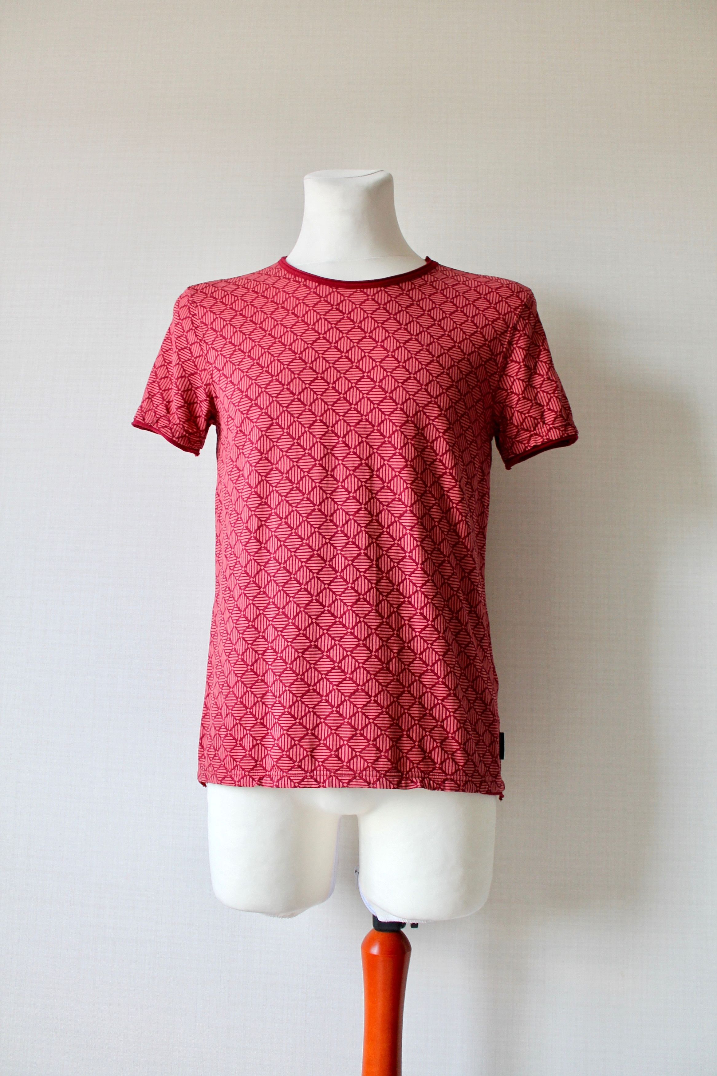 Armani ARMANI EXCHANGE Geometric print burgundy t shirt Size US S / EU 44-46 / 1 - 1 Thumbnail
