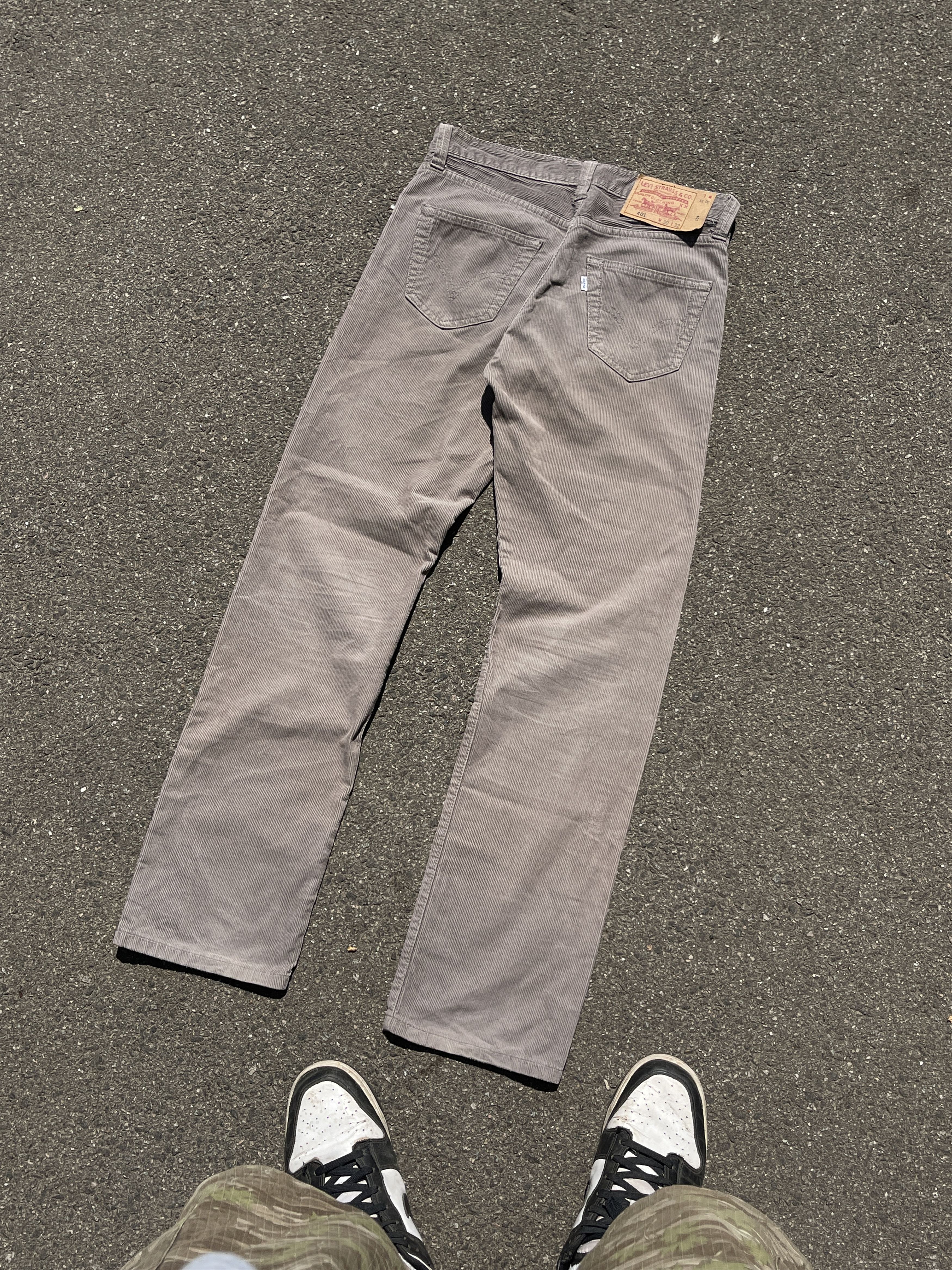 Levi's × Vintage Vintage 90s Levi's Corduroy 5 Pocket Pants Beige 30x32 Size US 30 / EU 46 - 1 Thumbnail