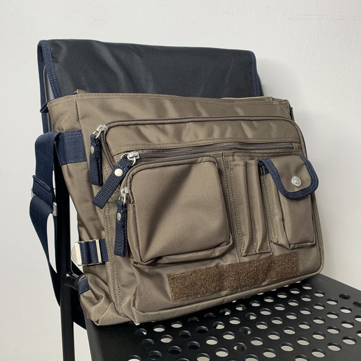 Japanese Brand Vintage GGL George Gina & Lucy “Saturday” Multi Pocket Bag Size ONE SIZE - 9 Thumbnail