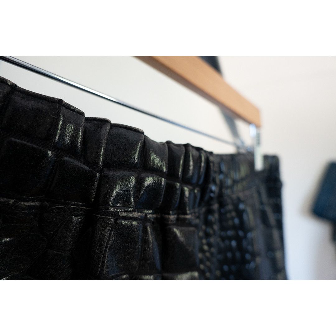Comme des Garcons FW19 "Croc" Embossed Faux Leather Shorts Size US 32 / EU 48 - 9 Thumbnail