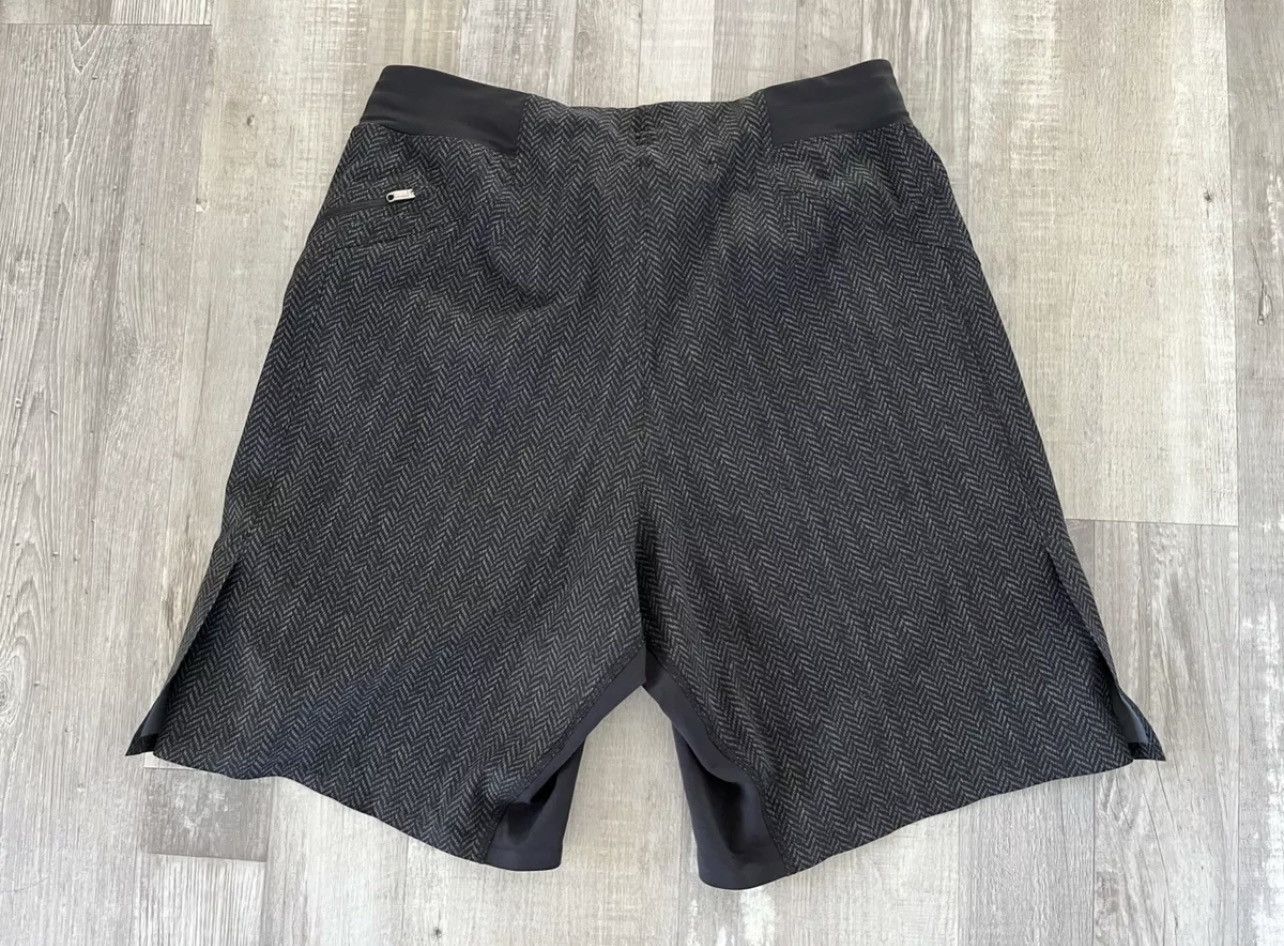 Lululemon LuluLemon Shorts Size US 32 / EU 48 - 2 Thumbnail
