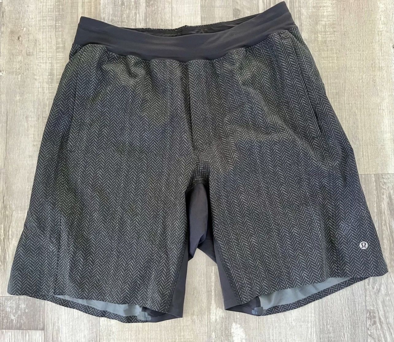 Lululemon LuluLemon Shorts Size US 32 / EU 48 - 1 Thumbnail