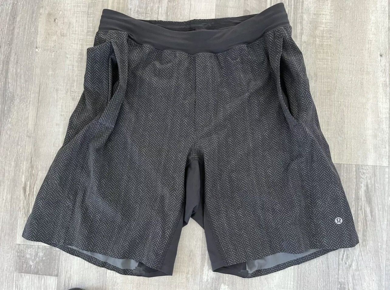 Lululemon LuluLemon Shorts Size US 32 / EU 48 - 3 Thumbnail