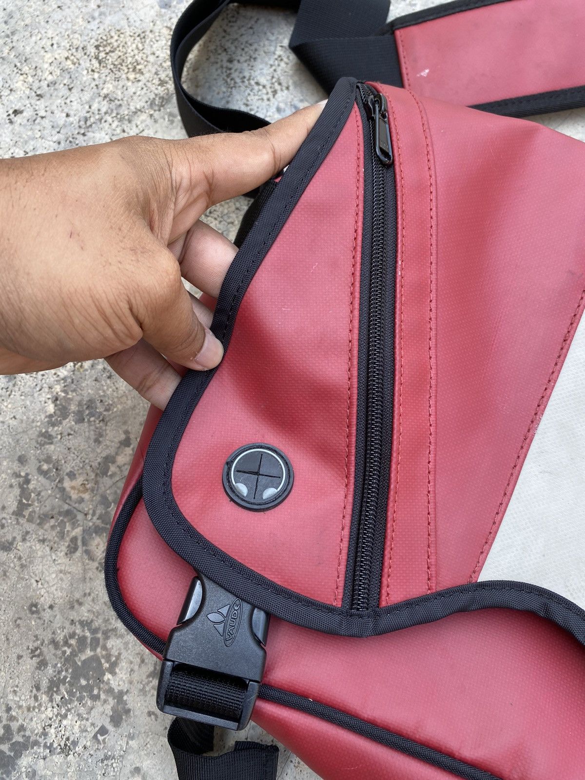 Japanese Brand VAUDE OSKAR Crossbody Messenger Water Resist Wash Off Size ONE SIZE - 3 Thumbnail