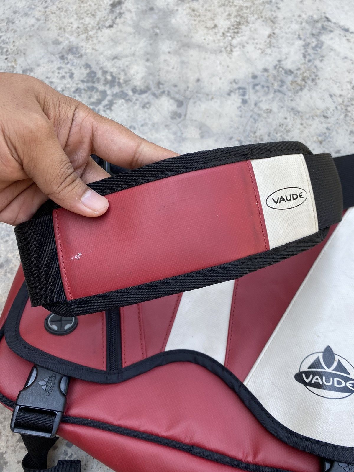 Japanese Brand VAUDE OSKAR Crossbody Messenger Water Resist Wash Off Size ONE SIZE - 4 Thumbnail