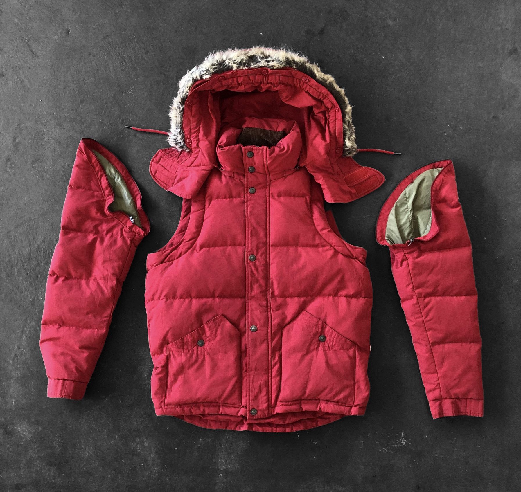 LEVI'S IN RED PUFFER JACKET MADE IN KOREA