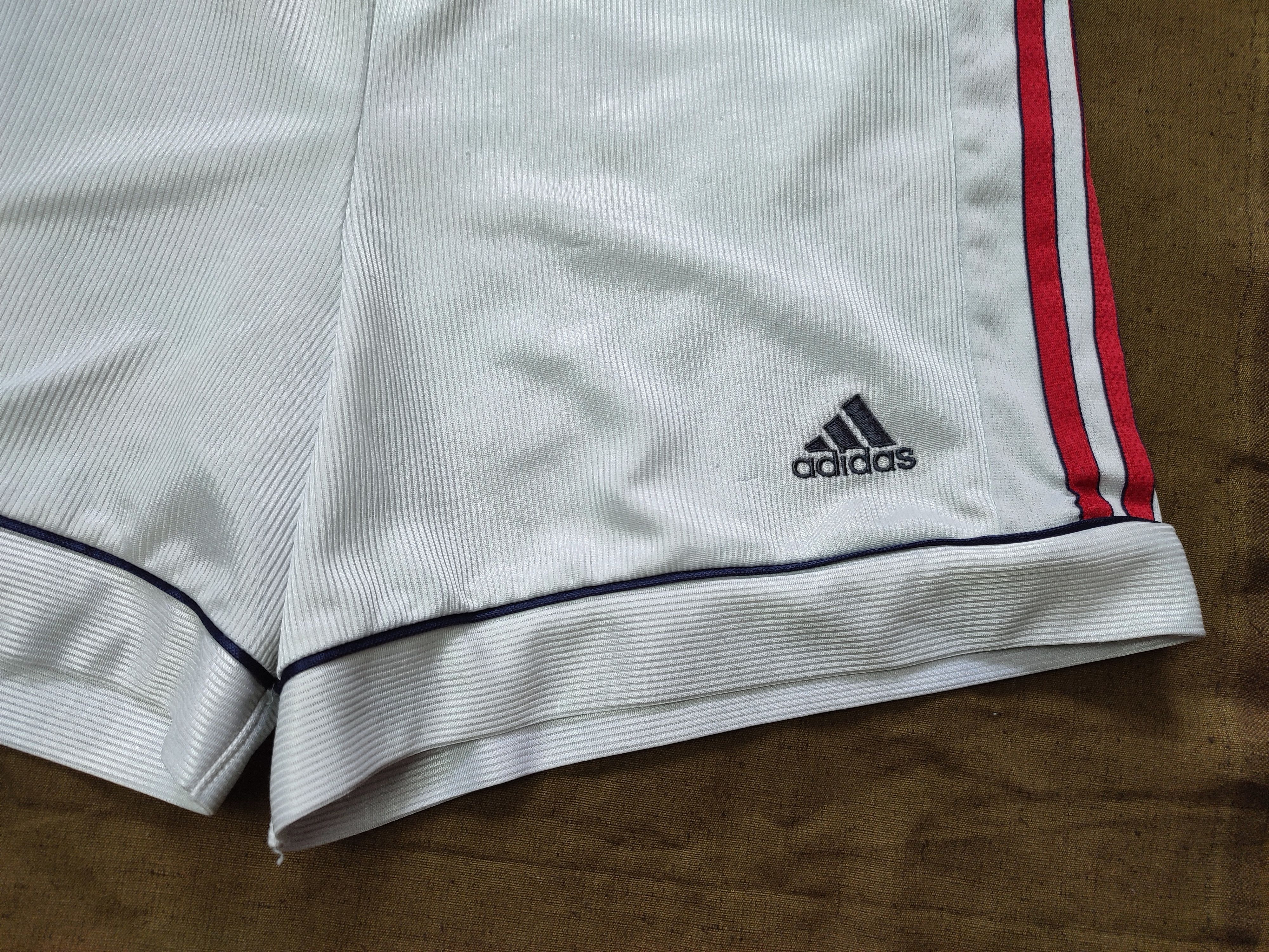 Adidas Vintage Adidas Bayern Munich Shorts Size US 34 / EU 50 - 5 Thumbnail