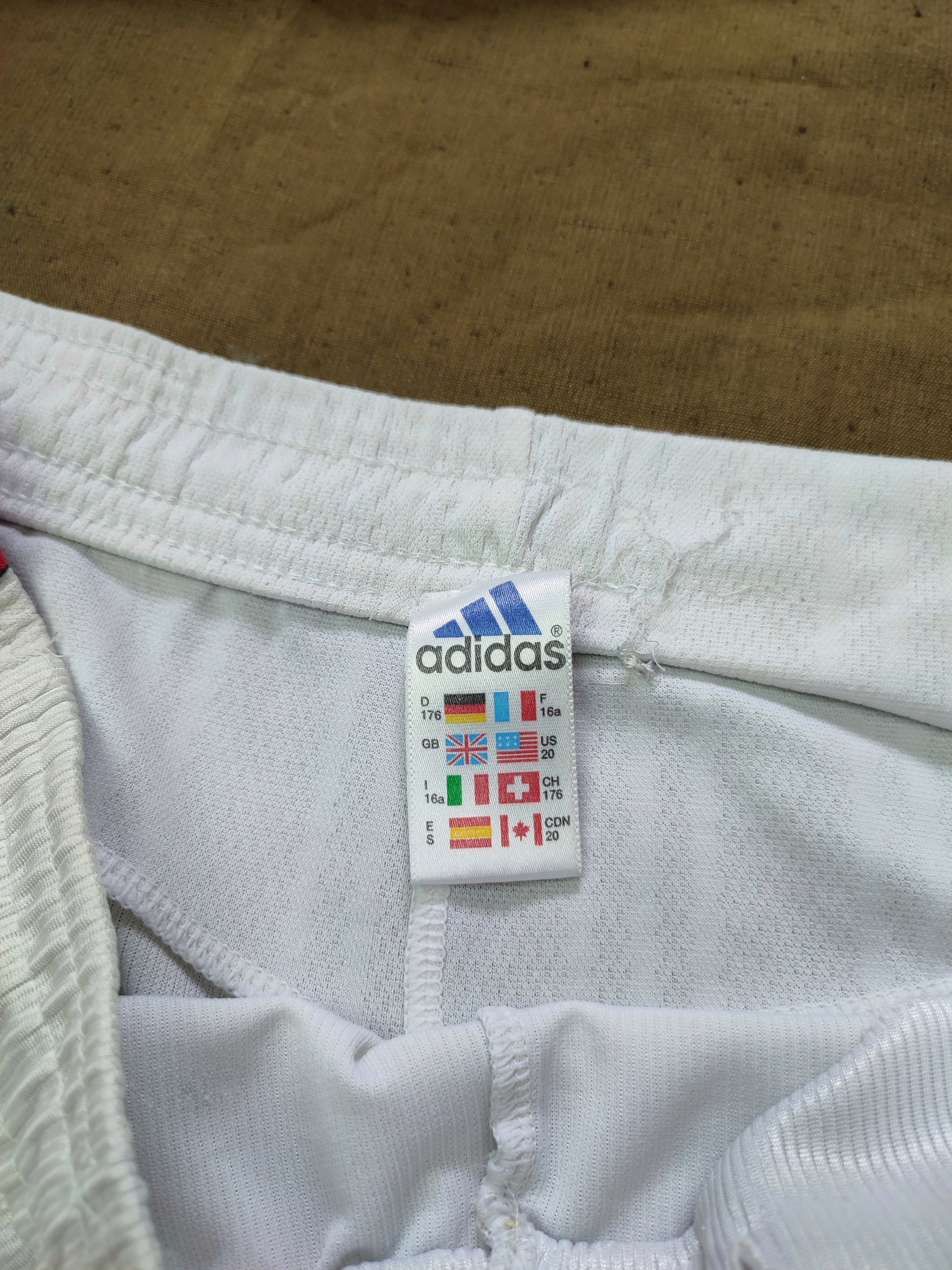 Adidas Vintage Adidas Bayern Munich Shorts Size US 34 / EU 50 - 6 Thumbnail