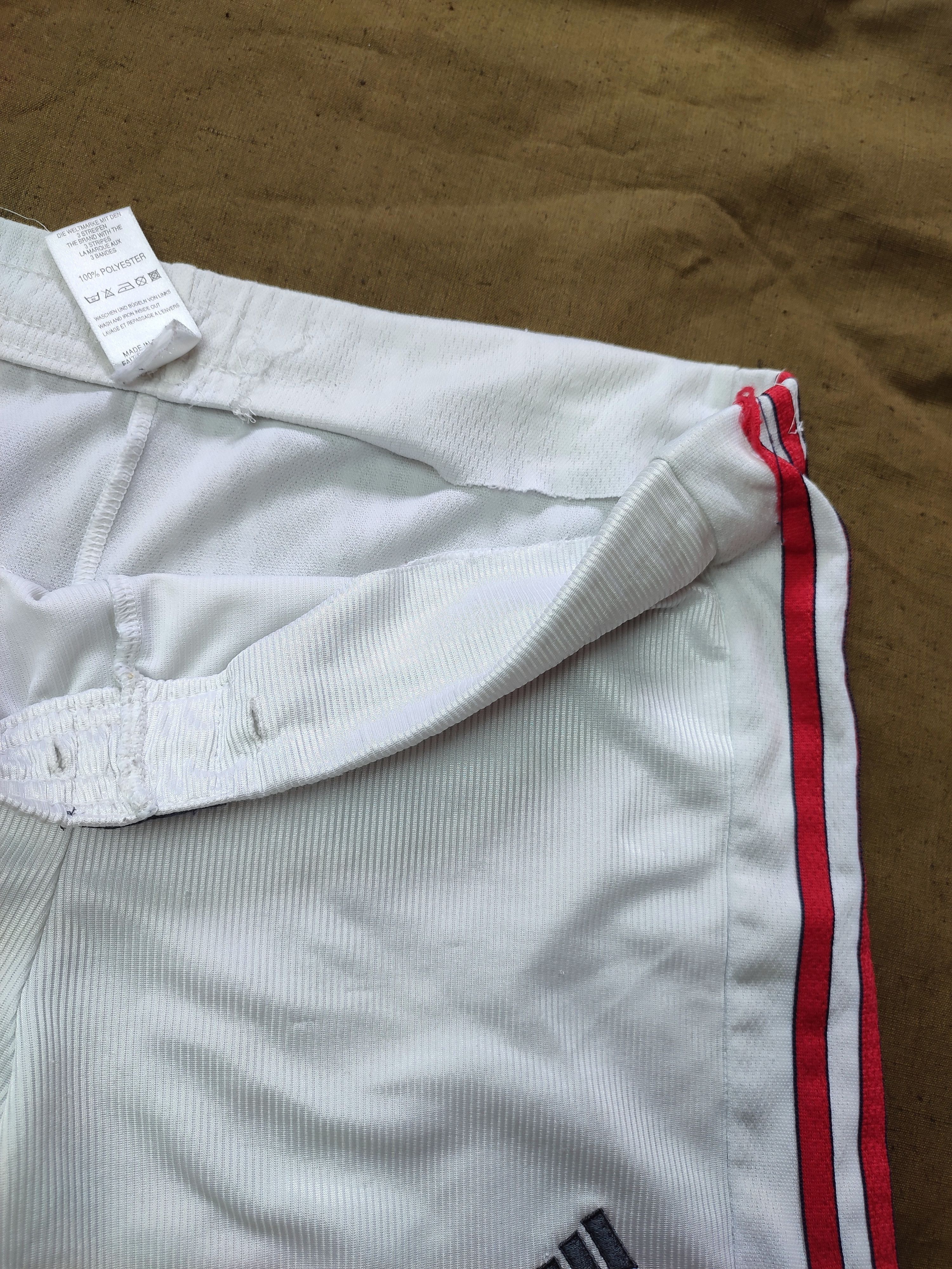 Adidas Vintage Adidas Bayern Munich Shorts Size US 34 / EU 50 - 8 Thumbnail