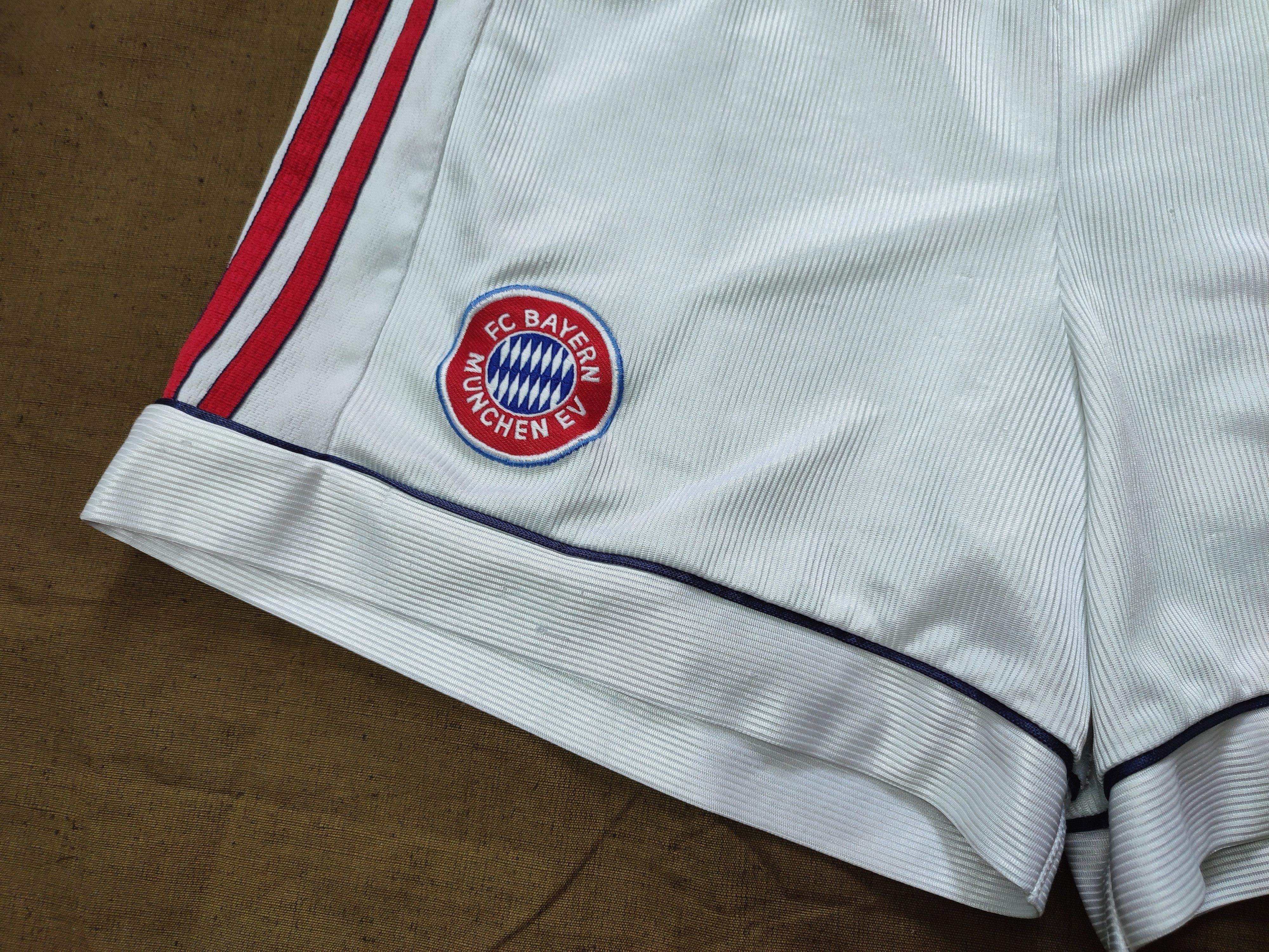 Adidas Vintage Adidas Bayern Munich Shorts Size US 34 / EU 50 - 4 Thumbnail