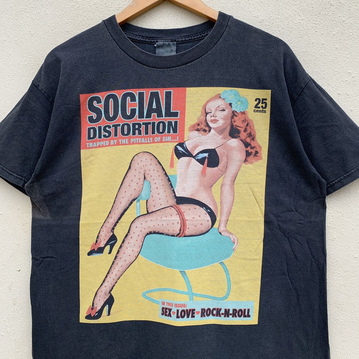 Band Tees Vintage SOCIAL DISTORTION SEX lOVE ROCK N ROLL T-shirt Size US L / EU 52-54 / 3 - 2 Thumbnail