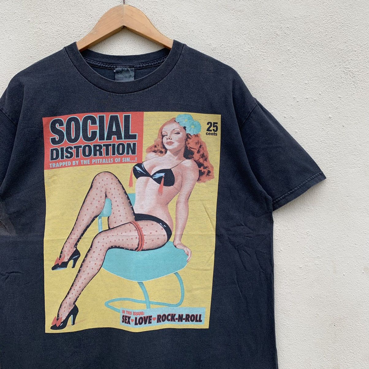 Band Tees Vintage SOCIAL DISTORTION SEX lOVE ROCK N ROLL T-shirt Size US L / EU 52-54 / 3 - 3 Thumbnail