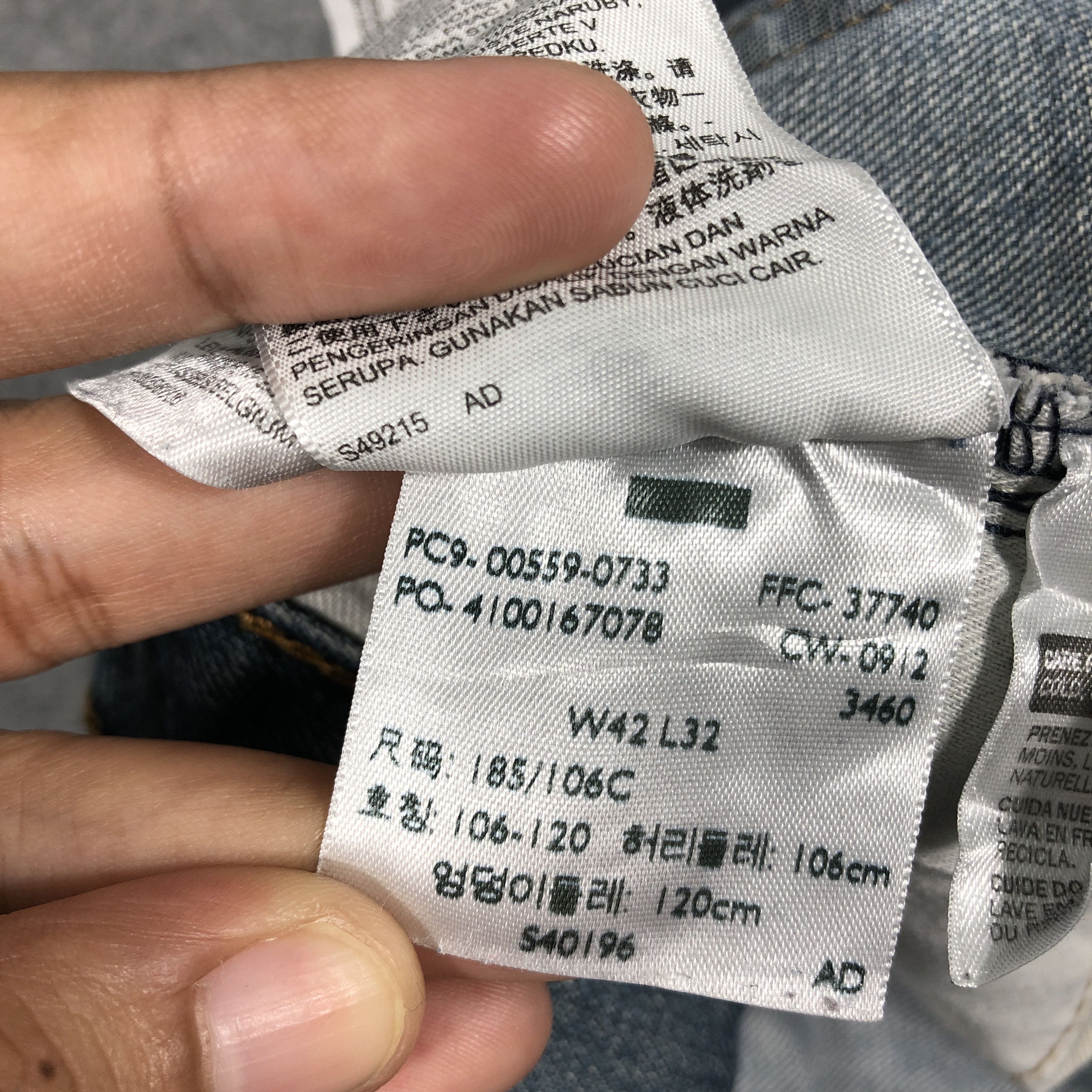 Levi's × Vintage Vintage Levis 559 Levis Jeans L912 Size US 43 - 9 Thumbnail