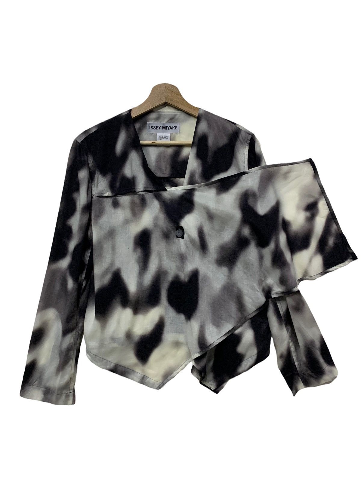 Issey Miyake 🔥ISSEY MIYAKE ONE BUTTON DRESS Size US M / EU 48-50 / 2 - 1 Thumbnail