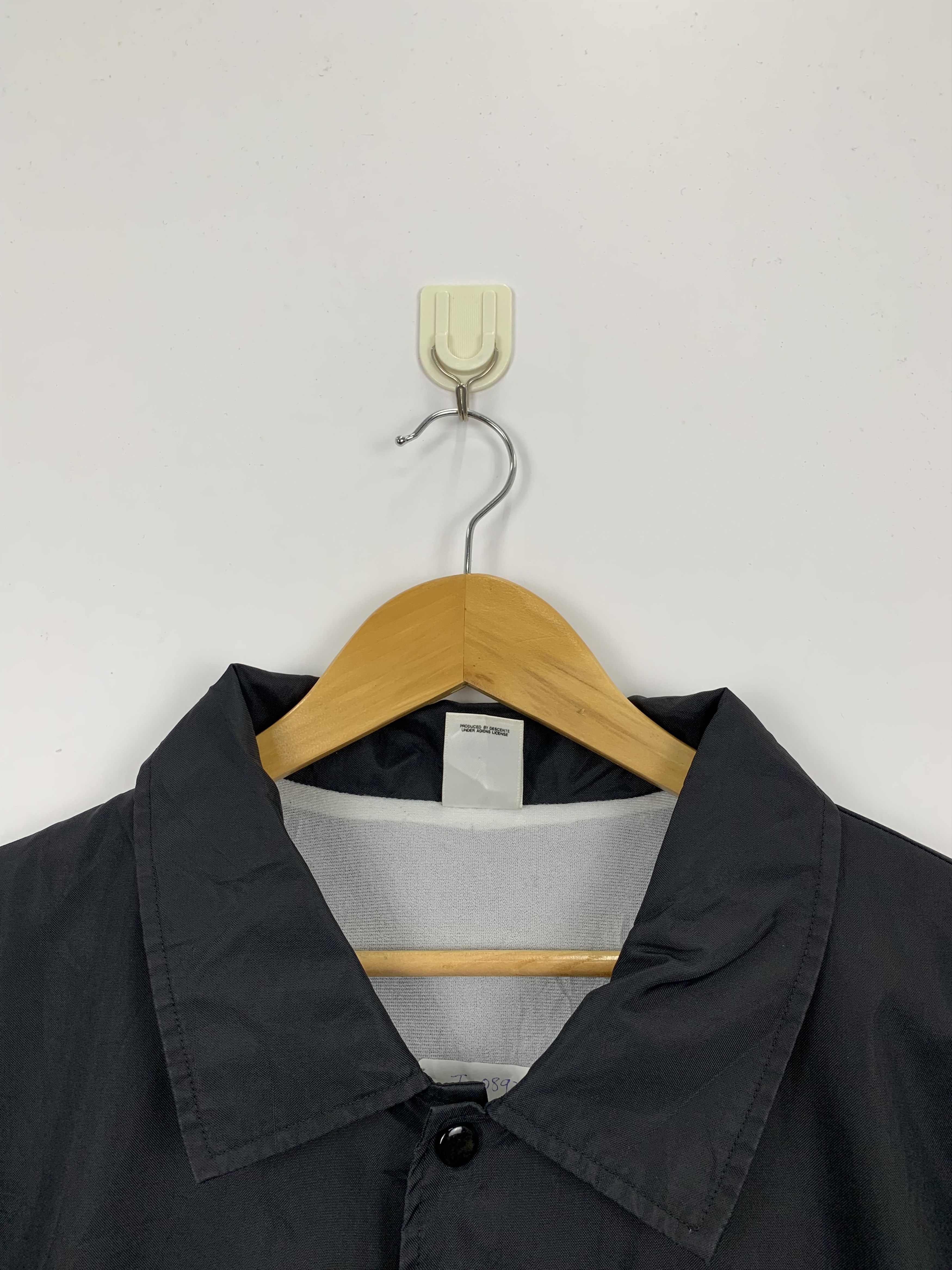 Adidas Vintage 90s Adidas Small Logo Button Up Light Jacket J0892 Size US L / EU 52-54 / 3 - 8 Thumbnail
