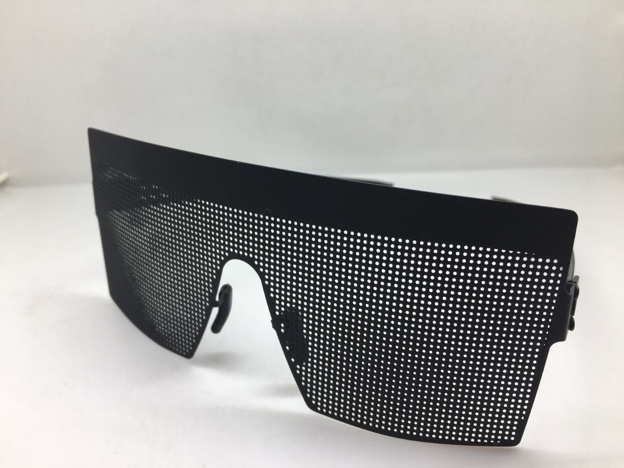 Vintage MOD OP ART PINHOLE BLACK SHIELD RUNWAY SHOW SUNGLASSES Size ONE SIZE - 2 Thumbnail